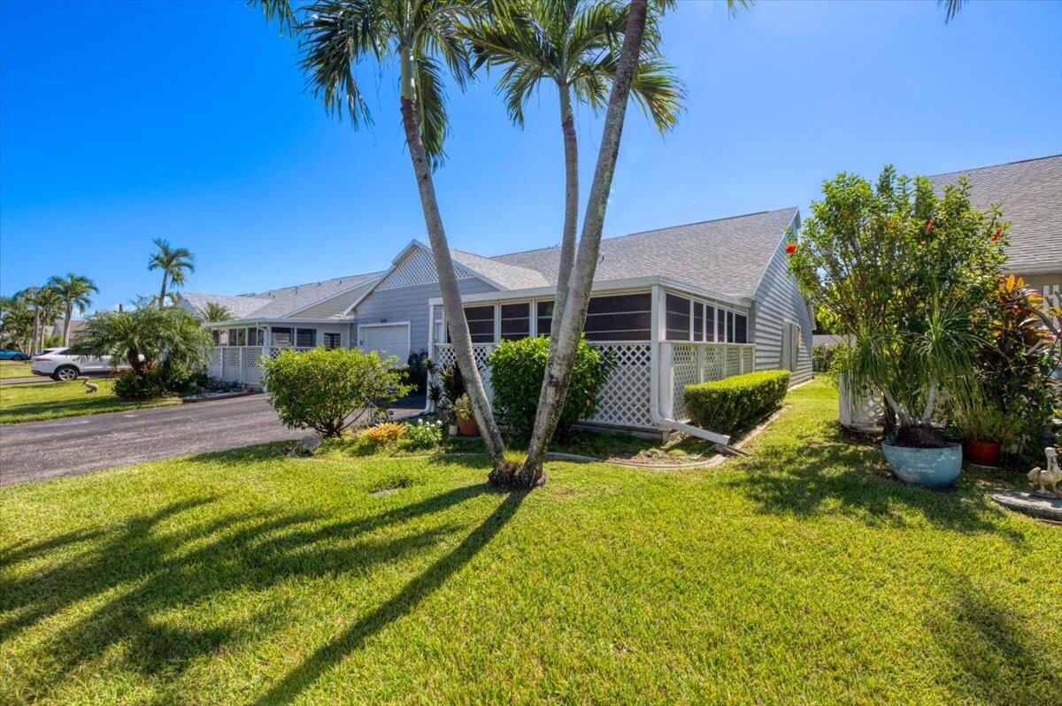 2610 SE Tropical E Circle