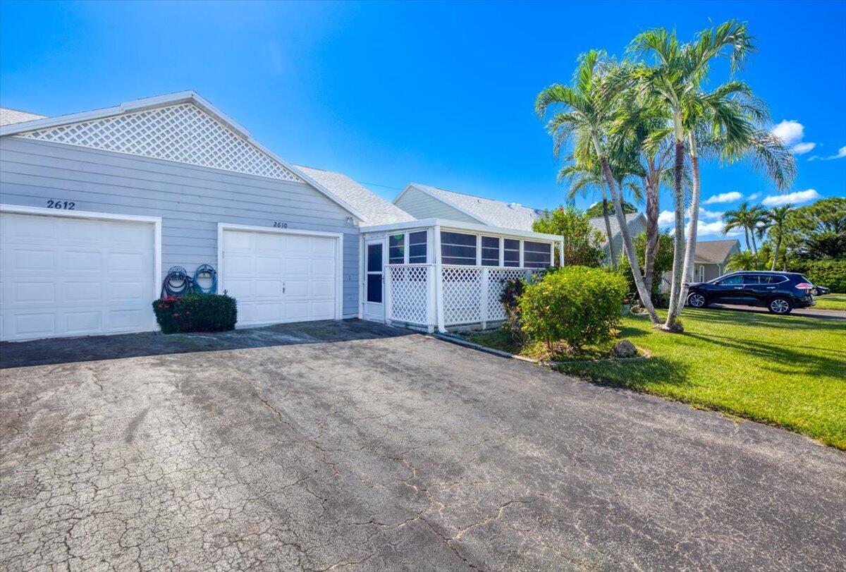 2610 SE Tropical E Circle