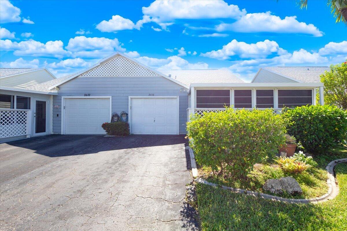 2610 SE Tropical E Circle