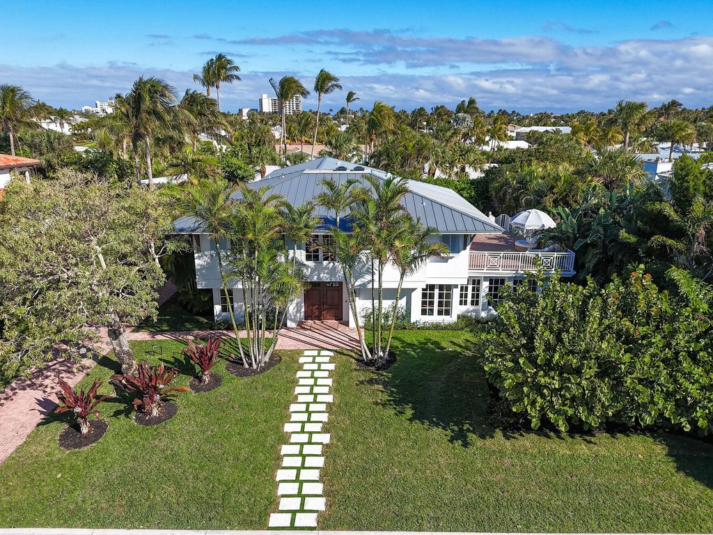 Photo of 129 Lighthouse Drive, Jupiter Inlet Colony, FL 33469 (MLS # R11051795)