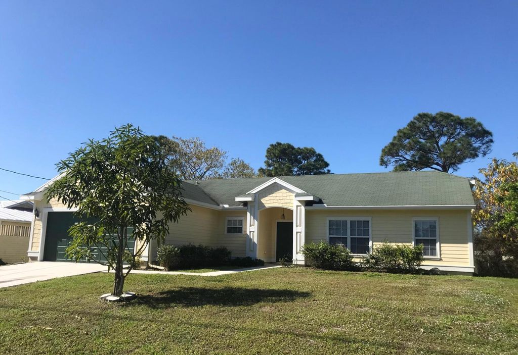 Photo of 5901 Hickory Drive, Fort Pierce, FL 34982 (MLS # R11006375)