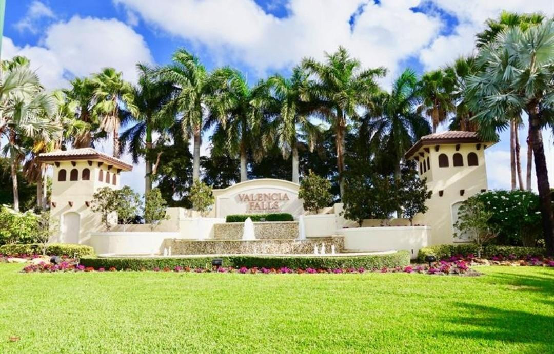 Valencia Falls 04 - Residential