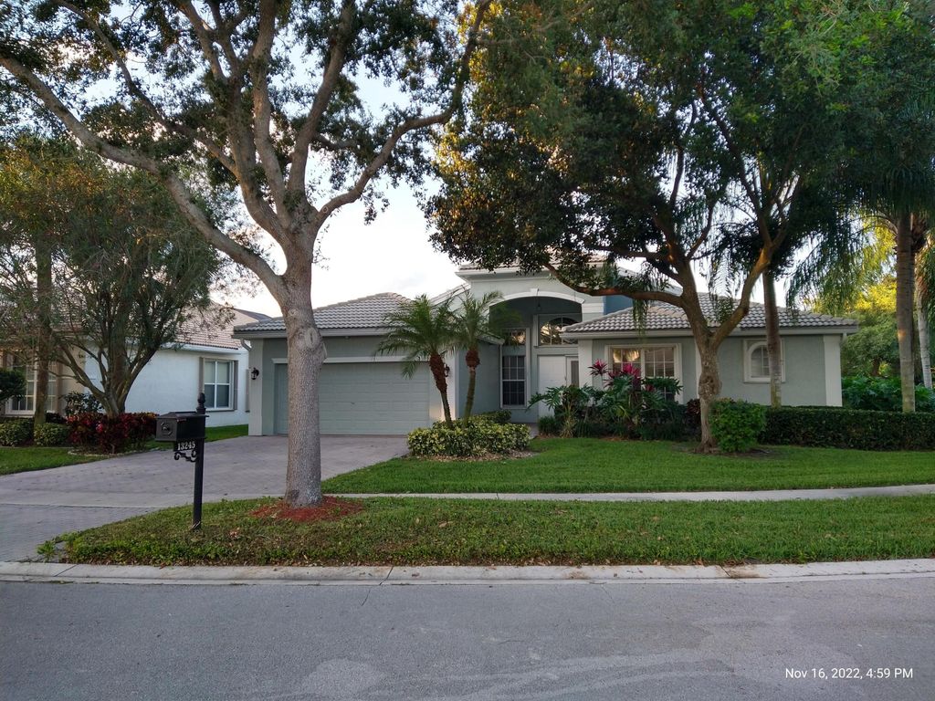 Photo of 13245 Alhambra Lake Circle, Delray Beach, FL 33446 (MLS # F10556573)
