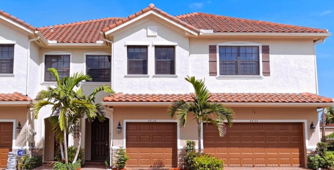 Townhouse built in 2016 featuring 3 bedrooms, 2 full bathrooms and 1 half bathroom, an open-concept kitchen with granite countertops and stainless steel appliances, tile flooring on the first floor and laminate upstairs. Includes a 1-car garage plus driveway space for 2 additional vehicles, and is one of the few units in the community with a lake view. Chelsea Place is located less than one mile from the Turnpike and University Drive, close to shopping, dining, and services. Community amenities include a swimming pool, hot tub, and playground, offering residents a comfortable and well-maintained environment.