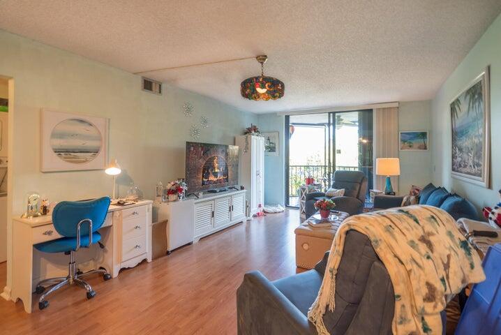 HIDDEN HARBOUR OF THE PALM BEACHES CONDO - Residential