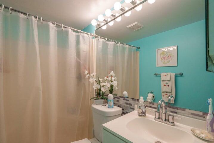 HIDDEN HARBOUR OF THE PALM BEACHES CONDO - Residential