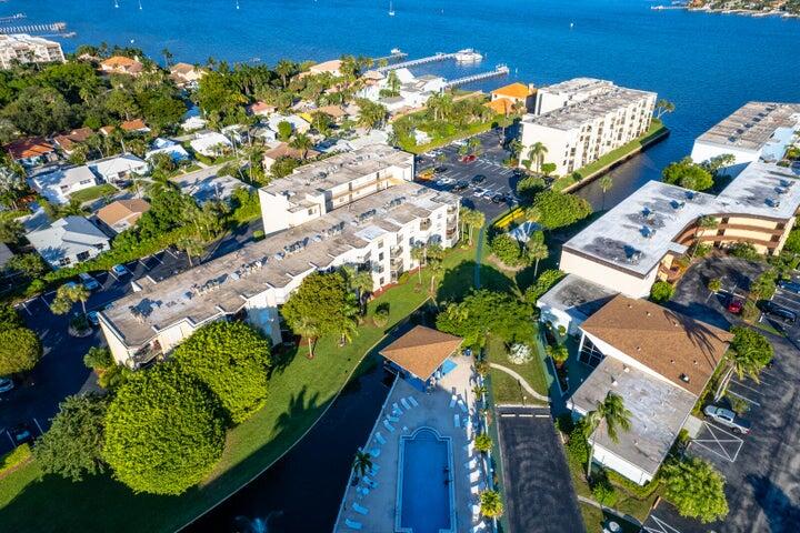 890 N Federal Highway 202