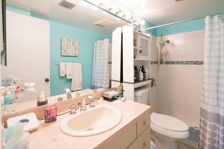 HIDDEN HARBOUR OF THE PALM BEACHES CONDO - Residential