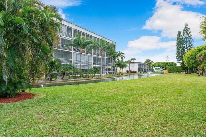 890 N Federal Highway 202