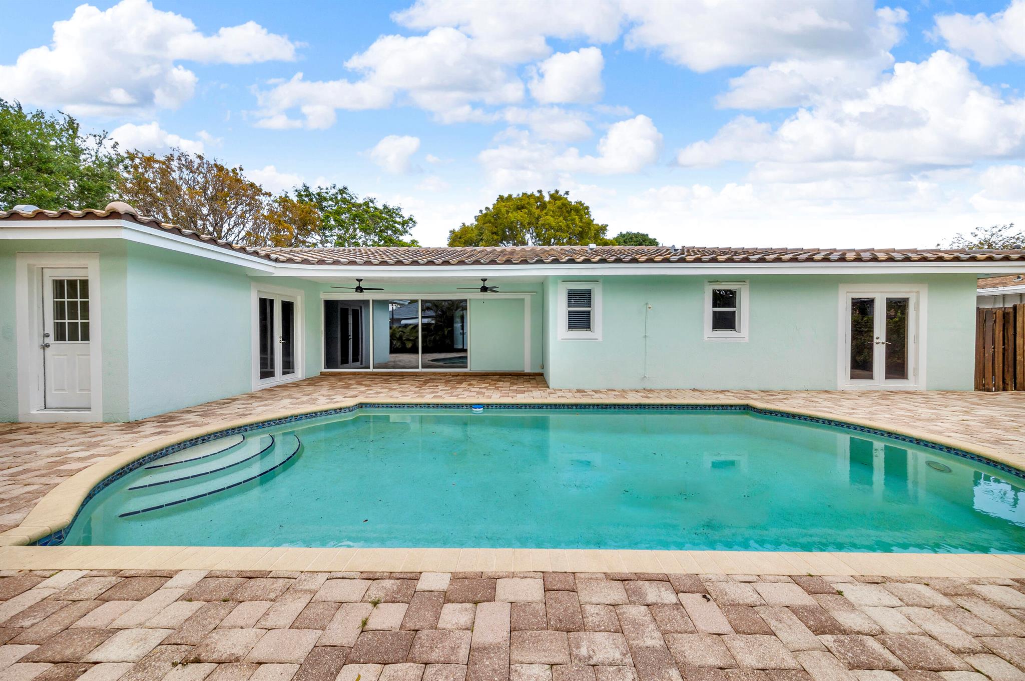 1001 SE 12th Terrace