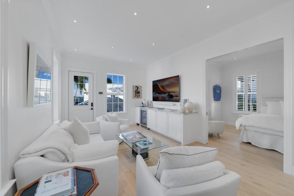 EDGEWATER - Residential