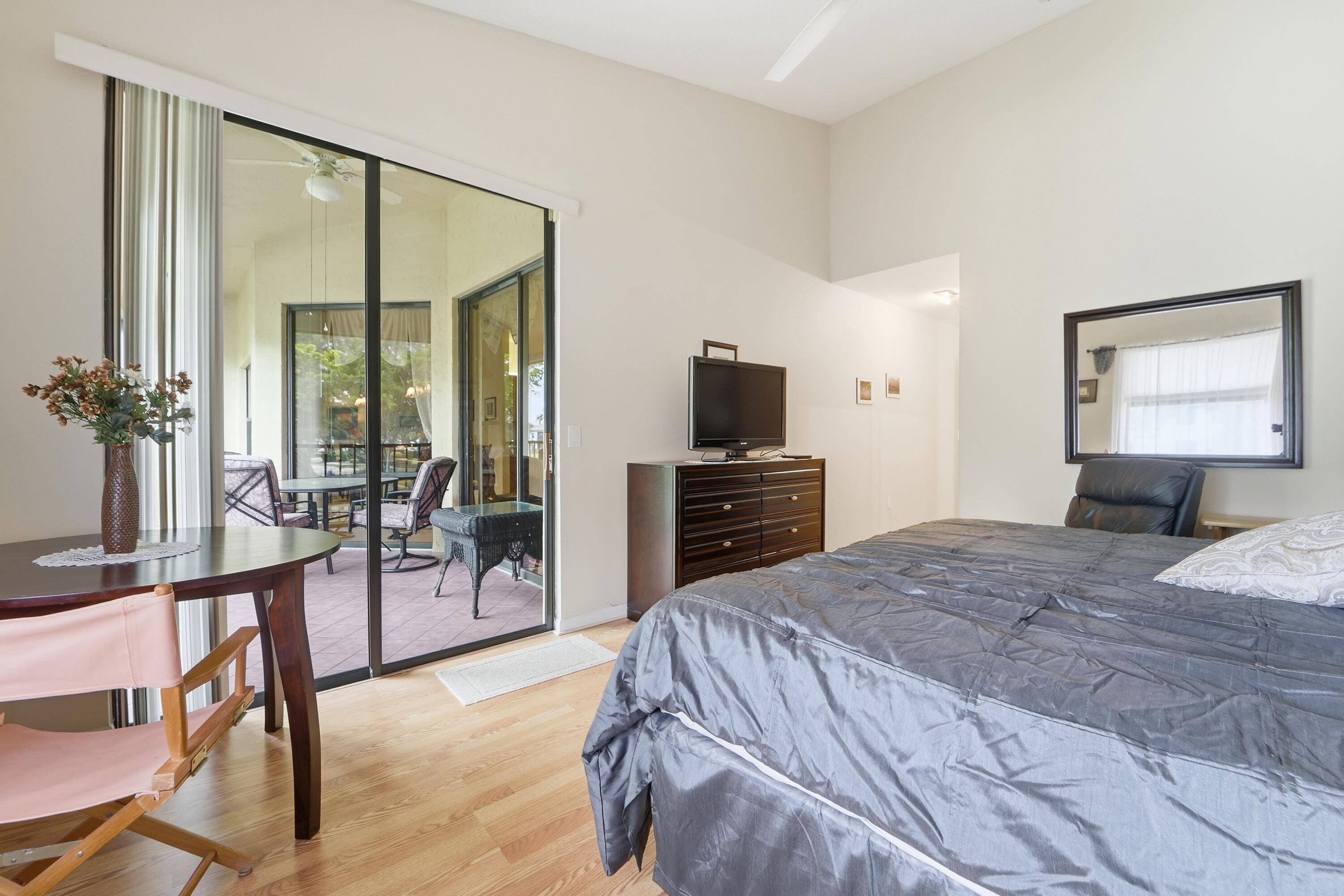 Platina CARRARA VILLAGE CONDO - Residential