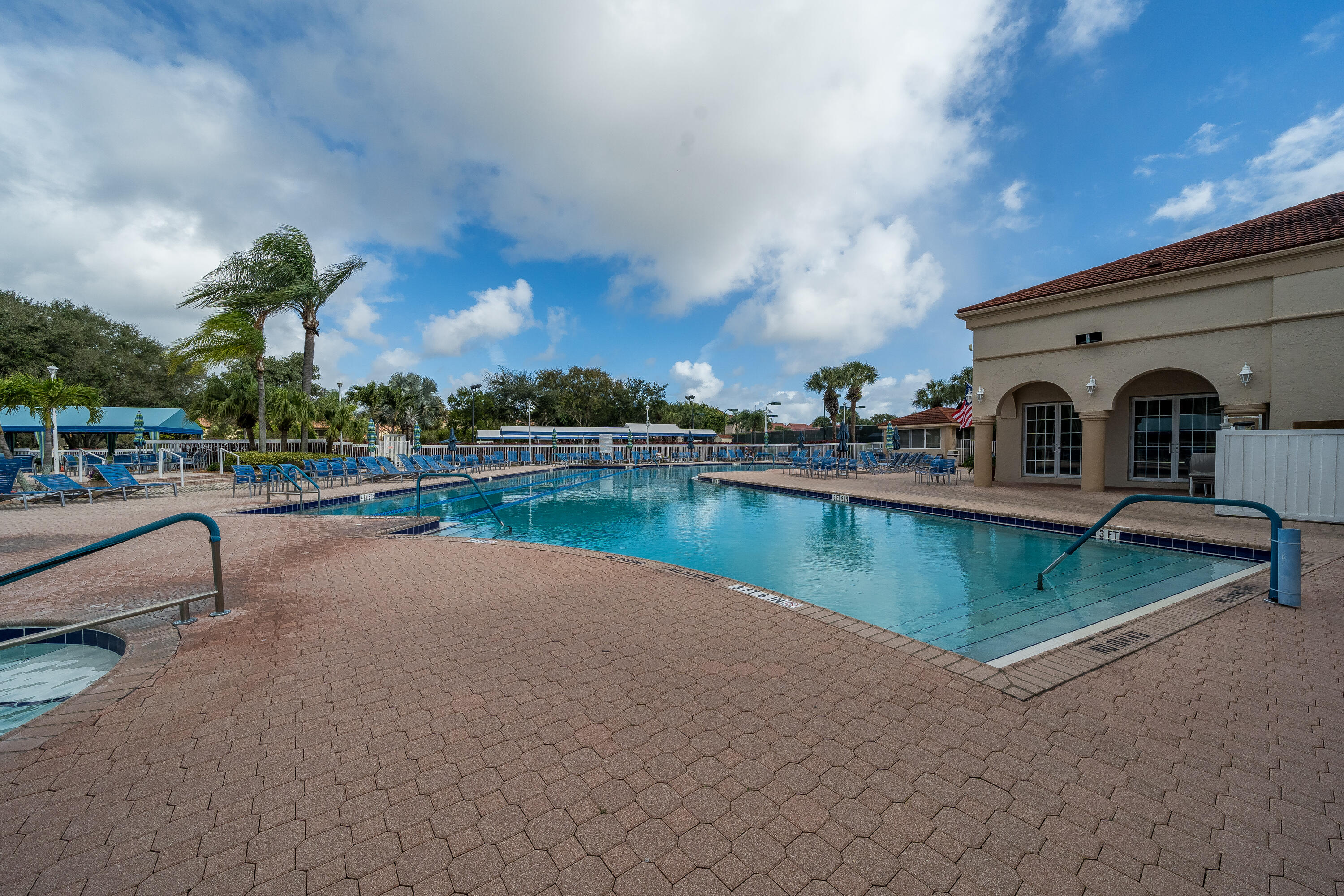 Platina CARRARA VILLAGE CONDO - Residential