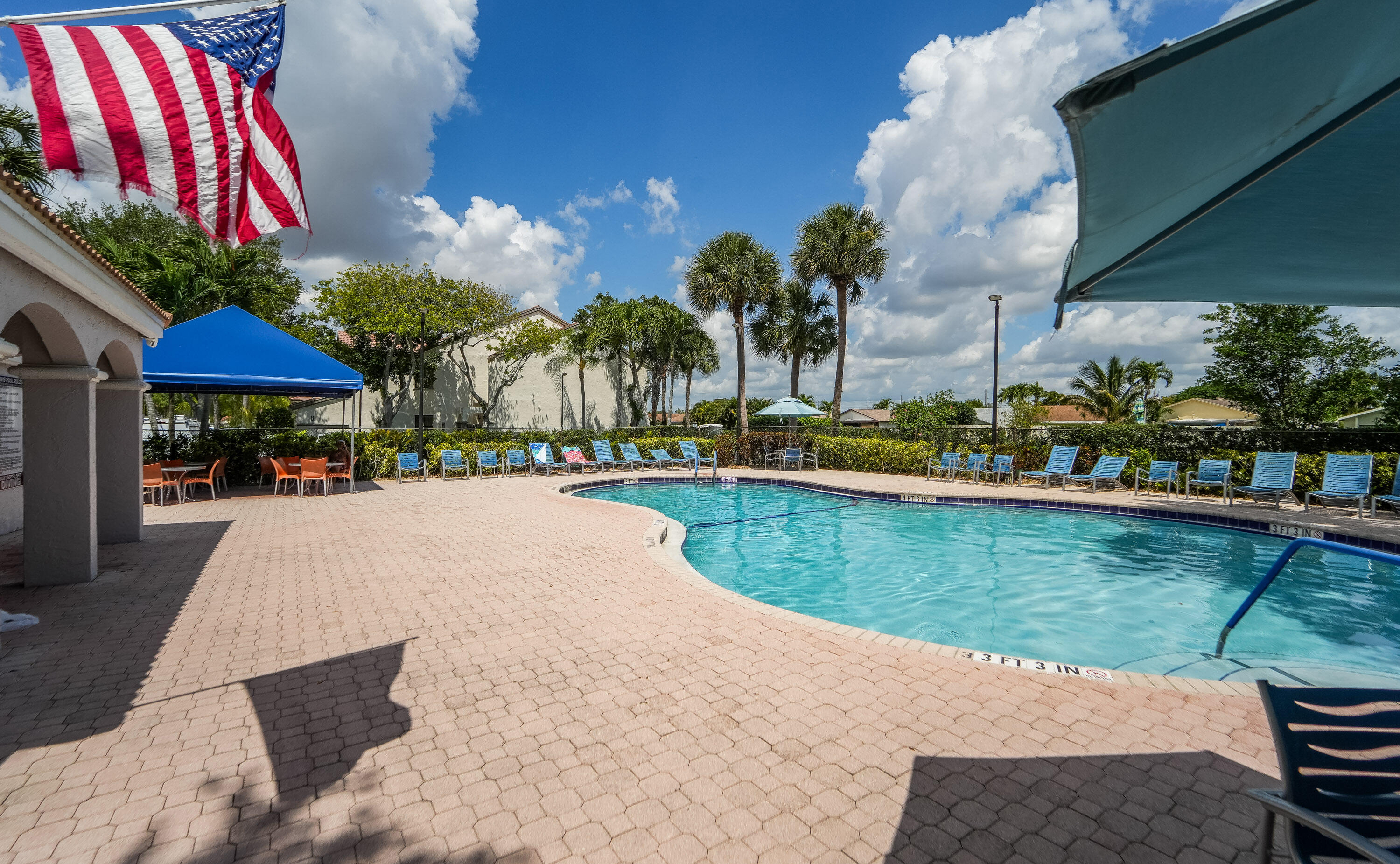 Platina CARRARA VILLAGE CONDO - Residential