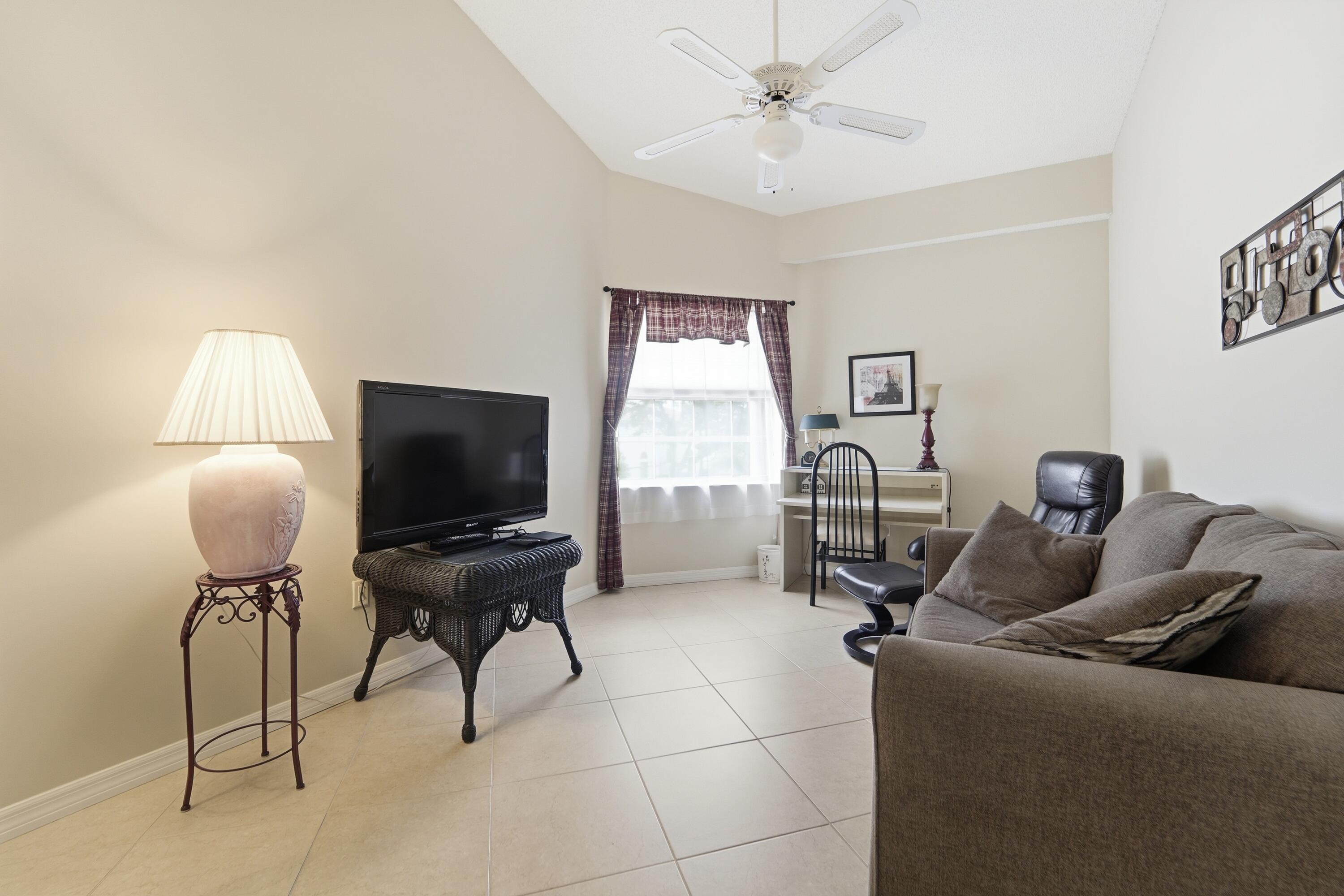 Platina CARRARA VILLAGE CONDO - Residential