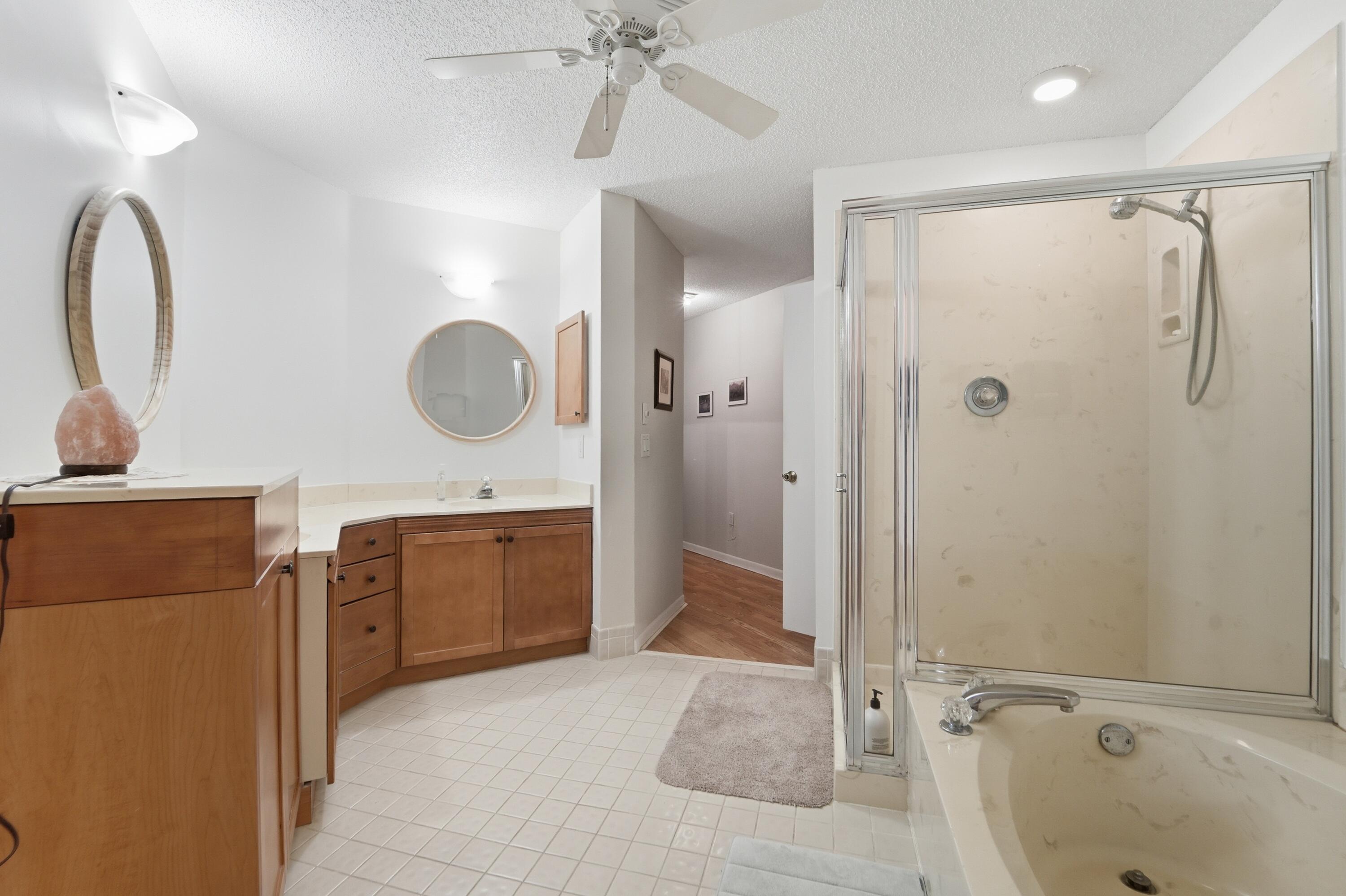 Platina CARRARA VILLAGE CONDO - Residential