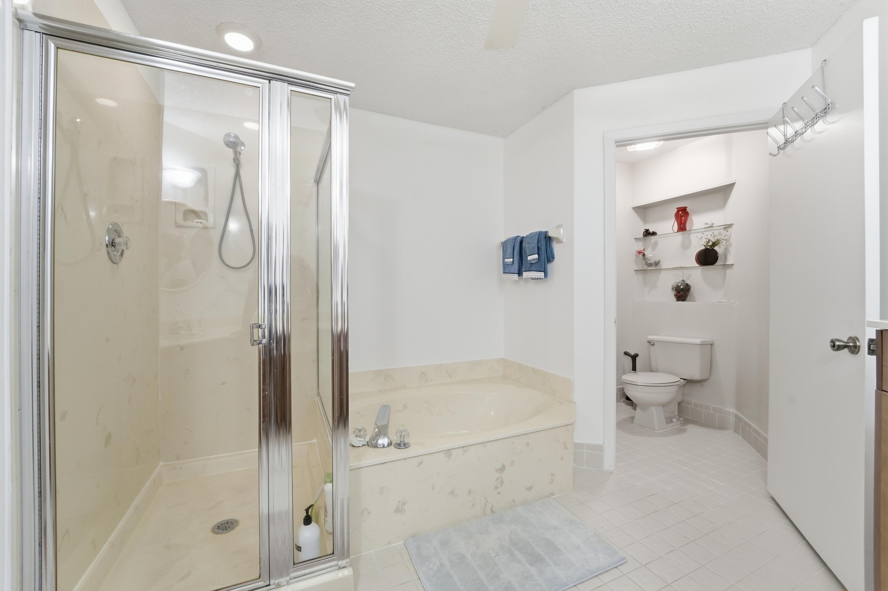 Platina CARRARA VILLAGE CONDO - Residential