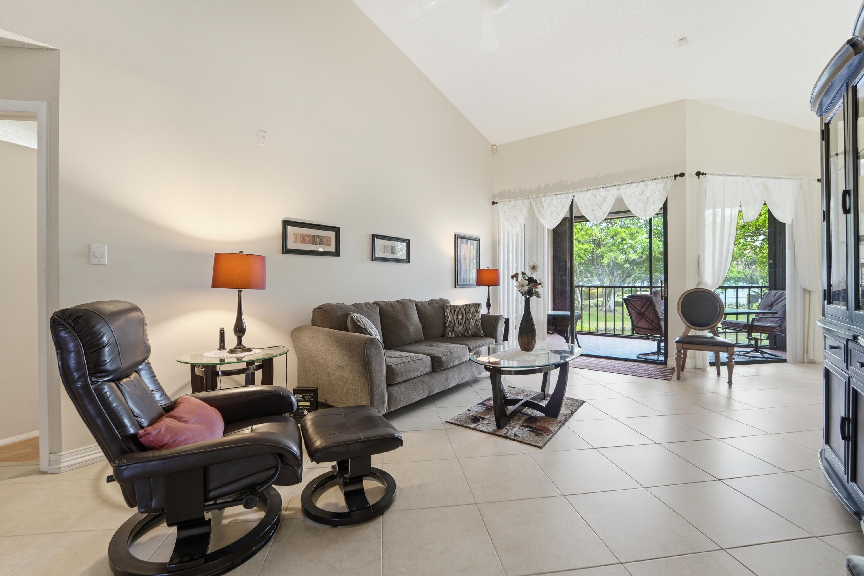 Platina CARRARA VILLAGE CONDO - Residential