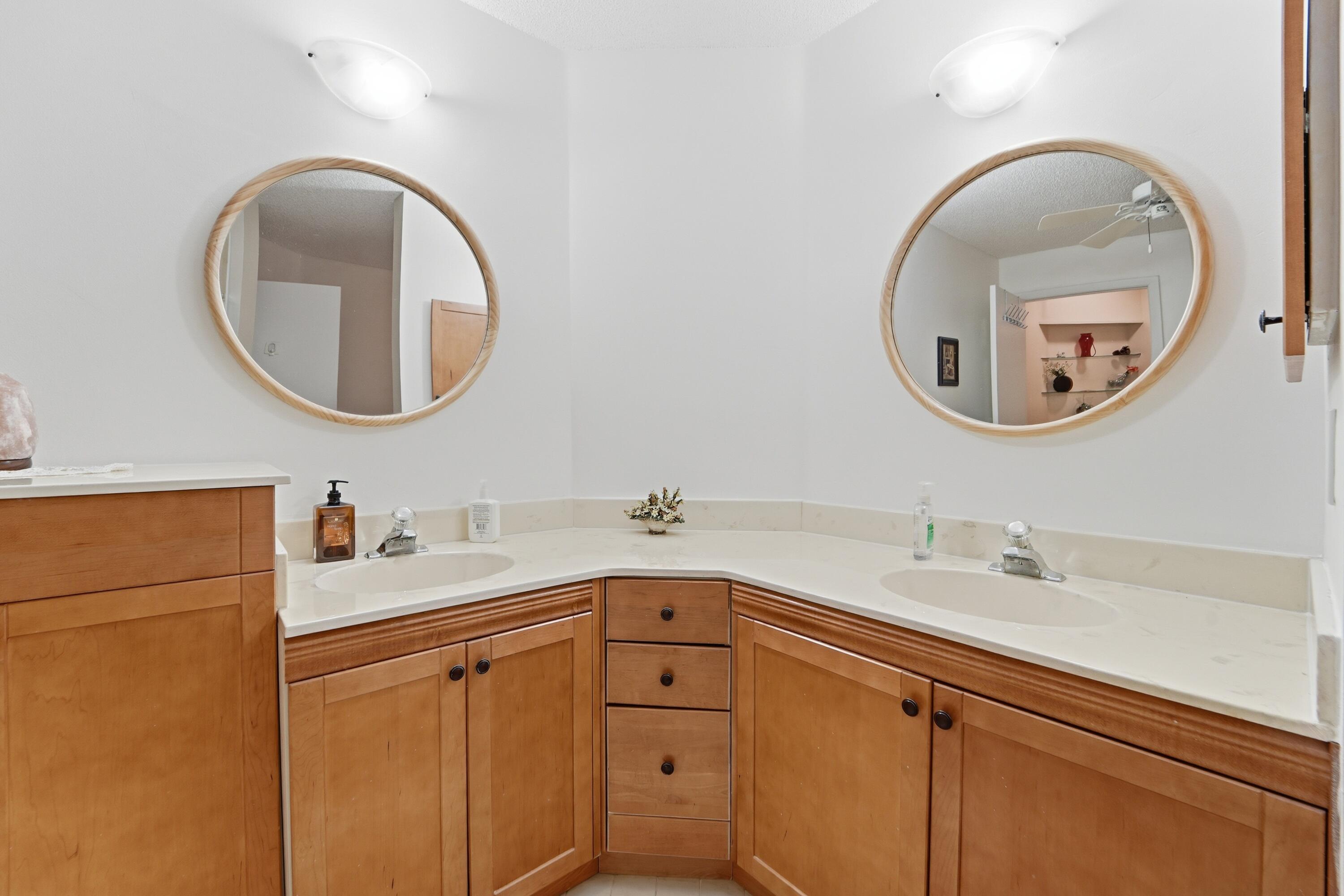 Platina CARRARA VILLAGE CONDO - Residential