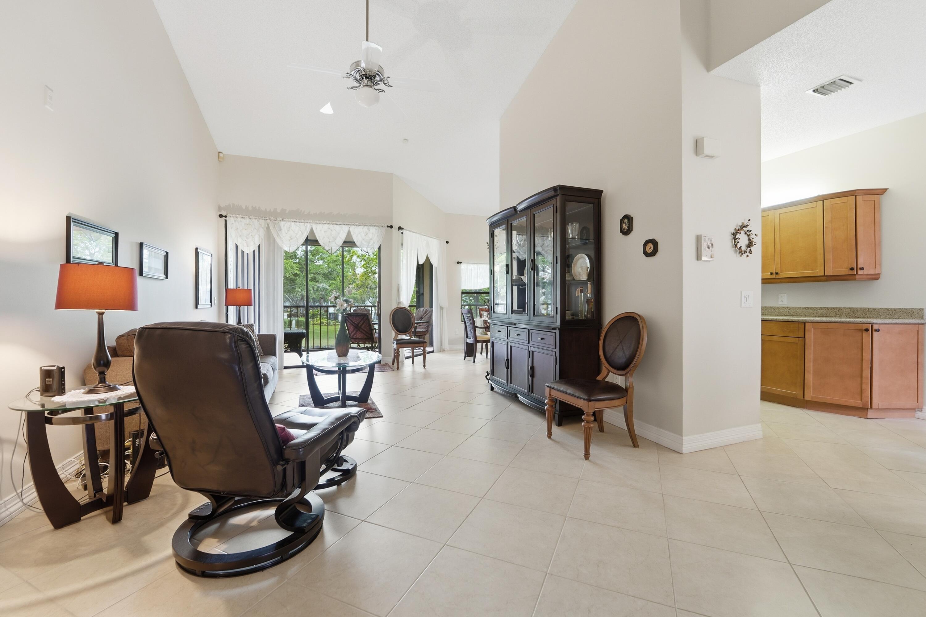 Platina CARRARA VILLAGE CONDO - Residential