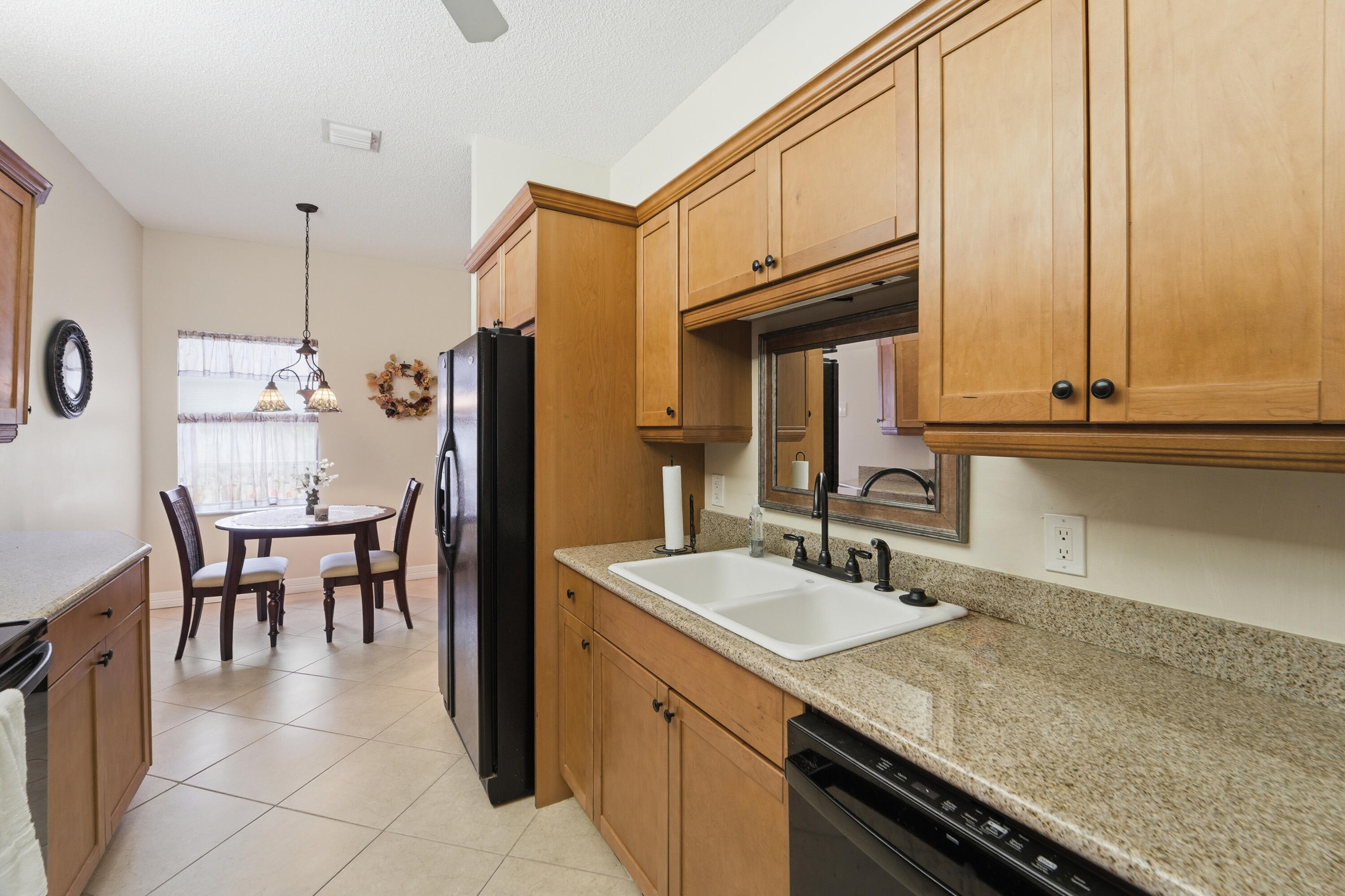 Platina CARRARA VILLAGE CONDO - Residential