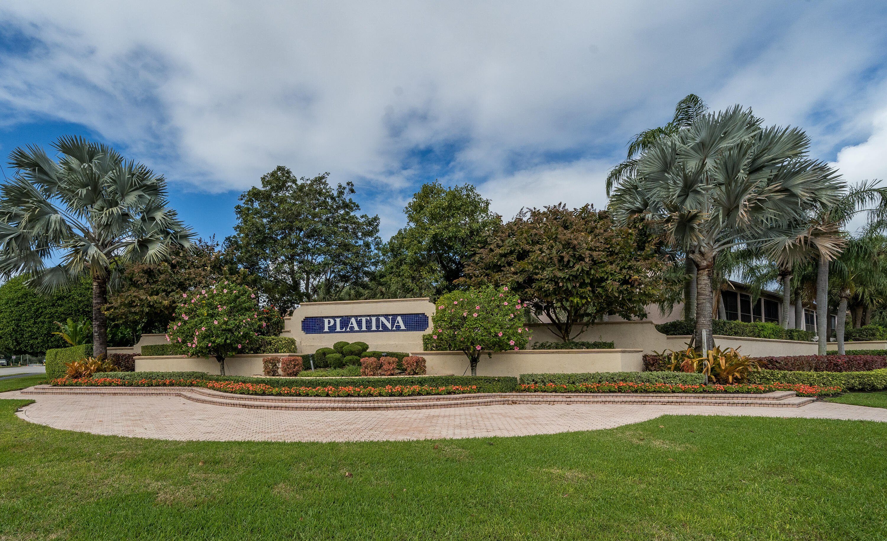 Platina CARRARA VILLAGE CONDO - Residential