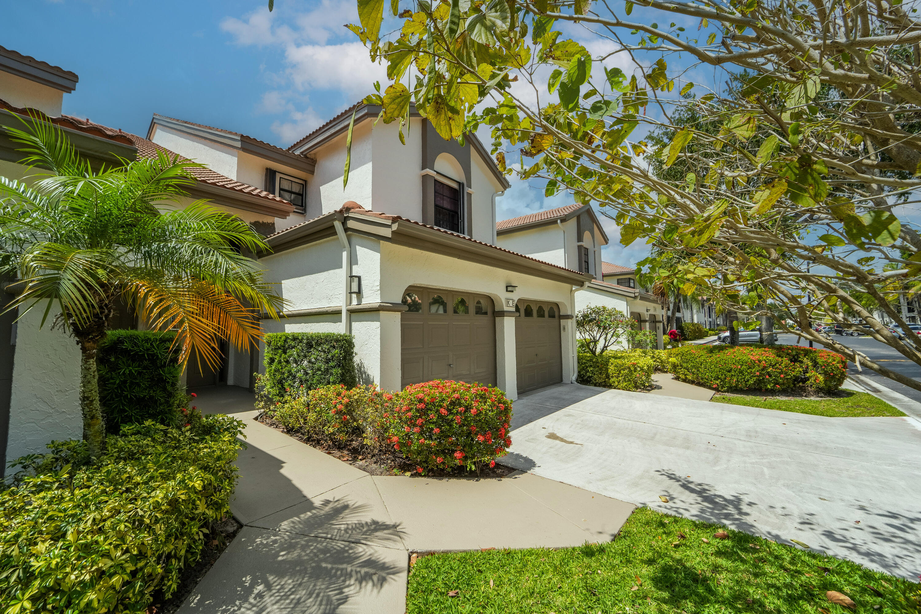 Platina CARRARA VILLAGE CONDO - Residential