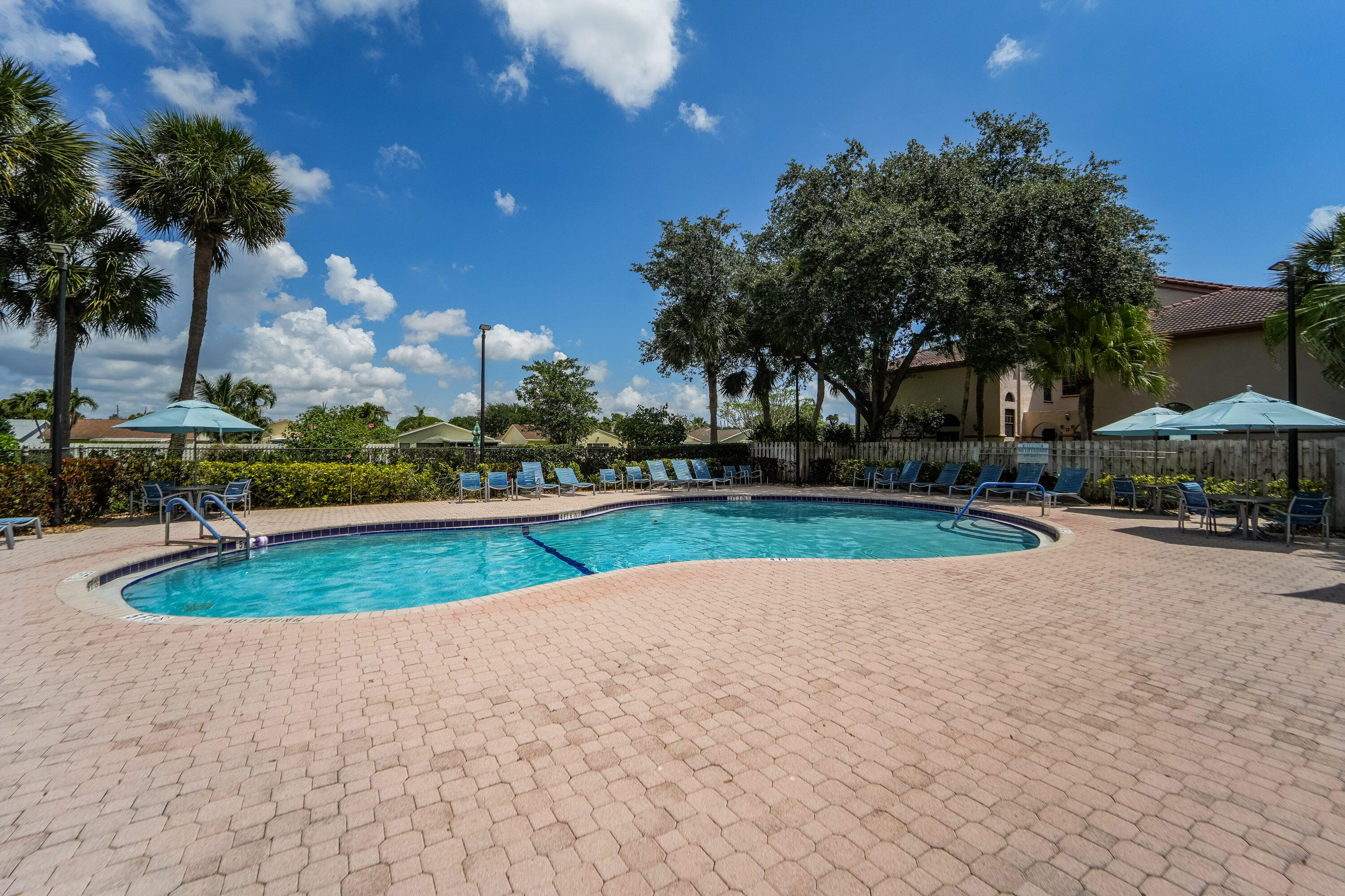 Platina CARRARA VILLAGE CONDO - Residential
