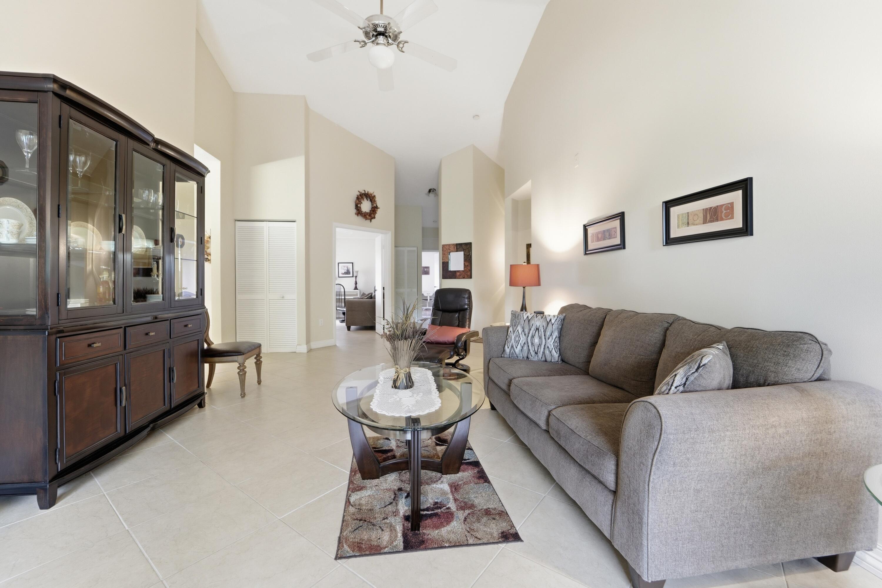Platina CARRARA VILLAGE CONDO - Residential