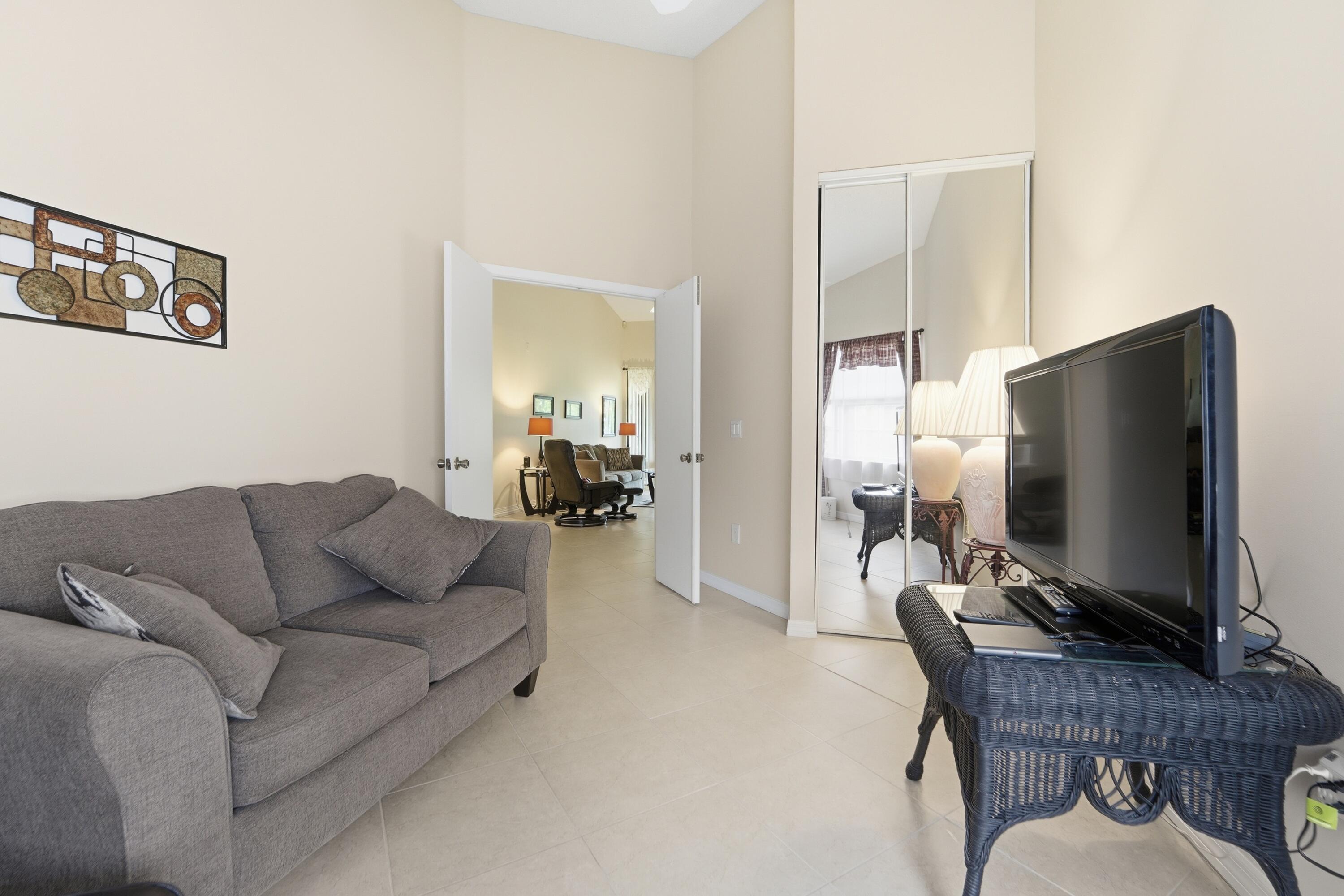 Platina CARRARA VILLAGE CONDO - Residential