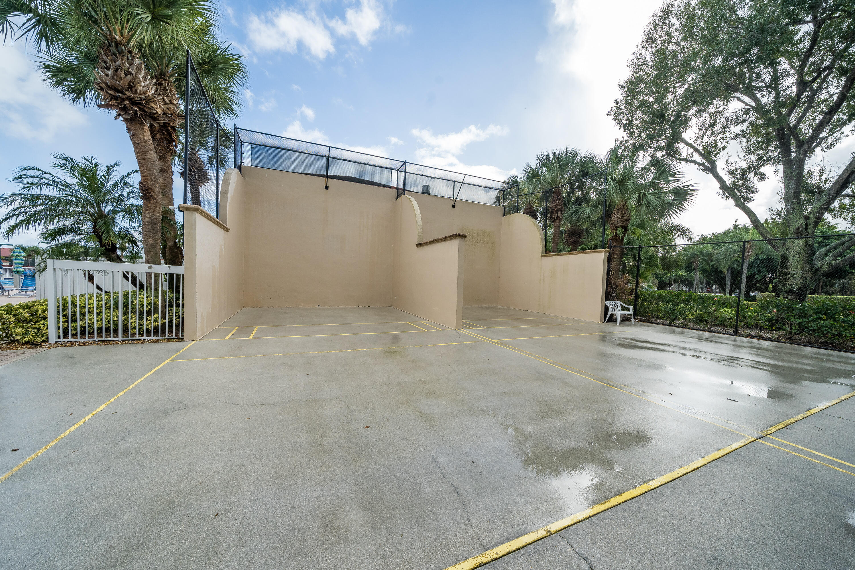 Platina CARRARA VILLAGE CONDO - Residential