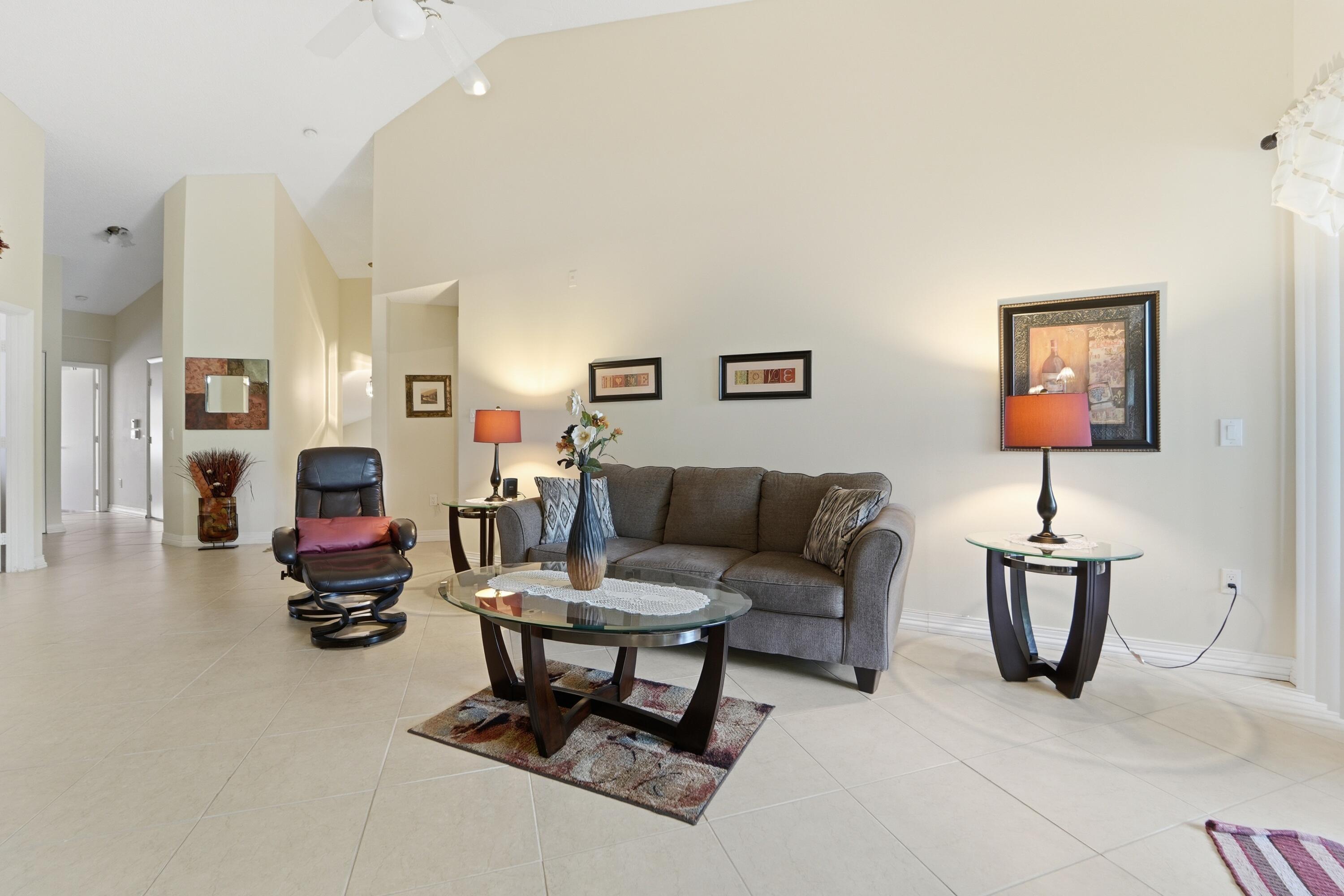 Platina CARRARA VILLAGE CONDO - Residential