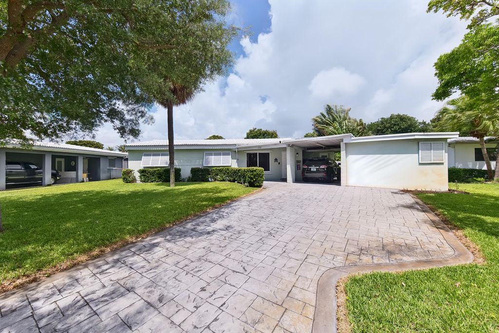 Photo of 1131 SW 3rd Terrace, Pompano Beach, FL 33060 (MLS # B26030300)