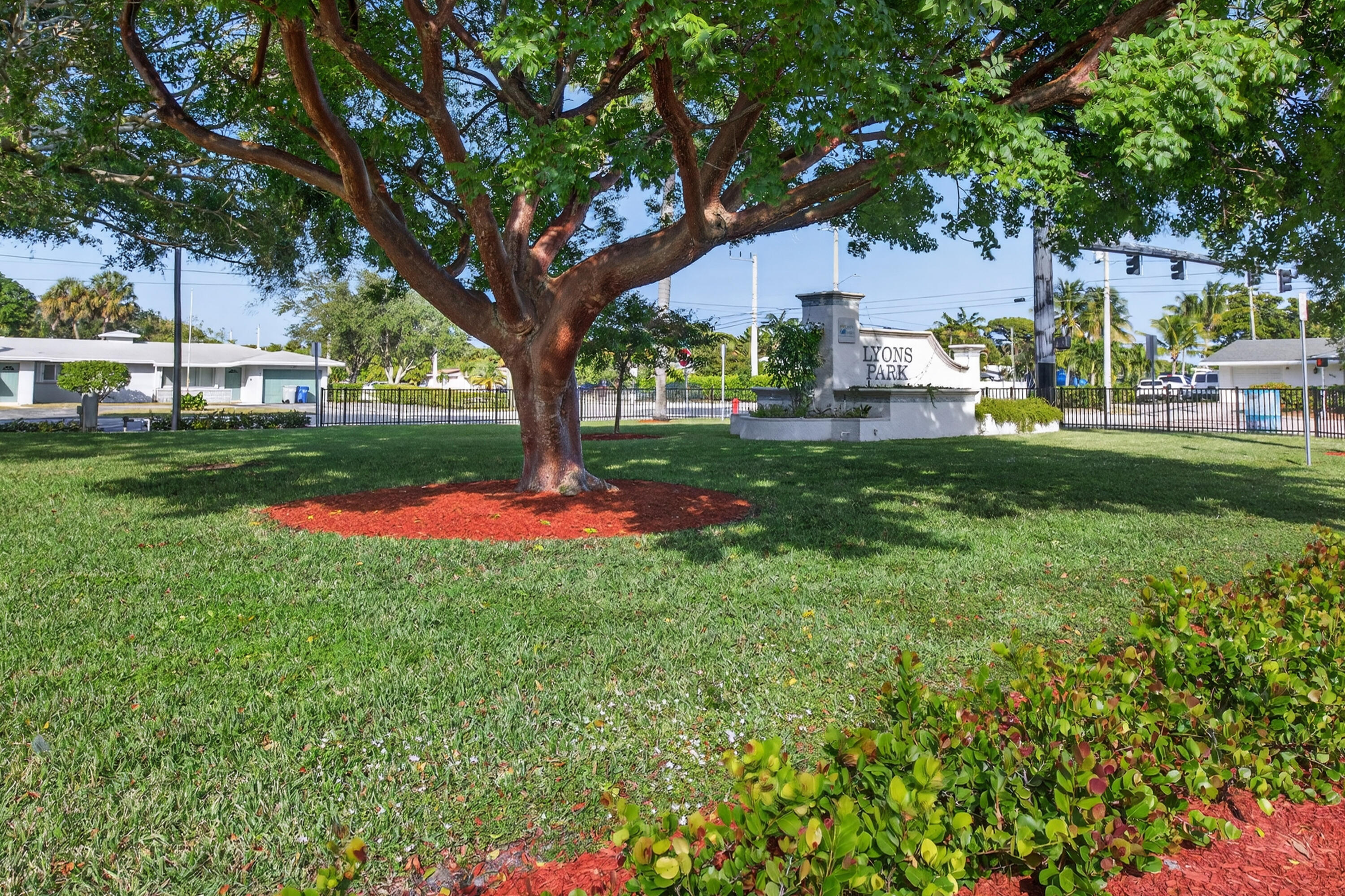 LYONS PARK - Residential