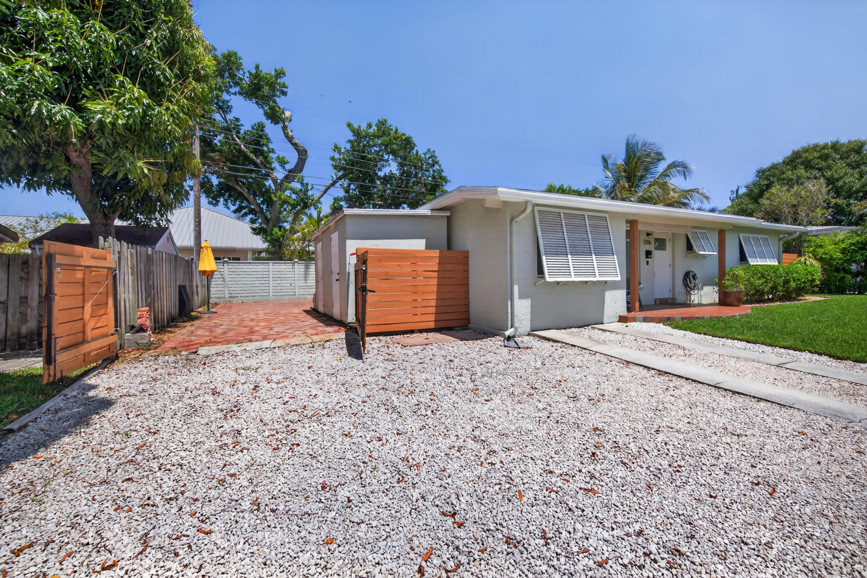 2216 NW 2nd Avenue
