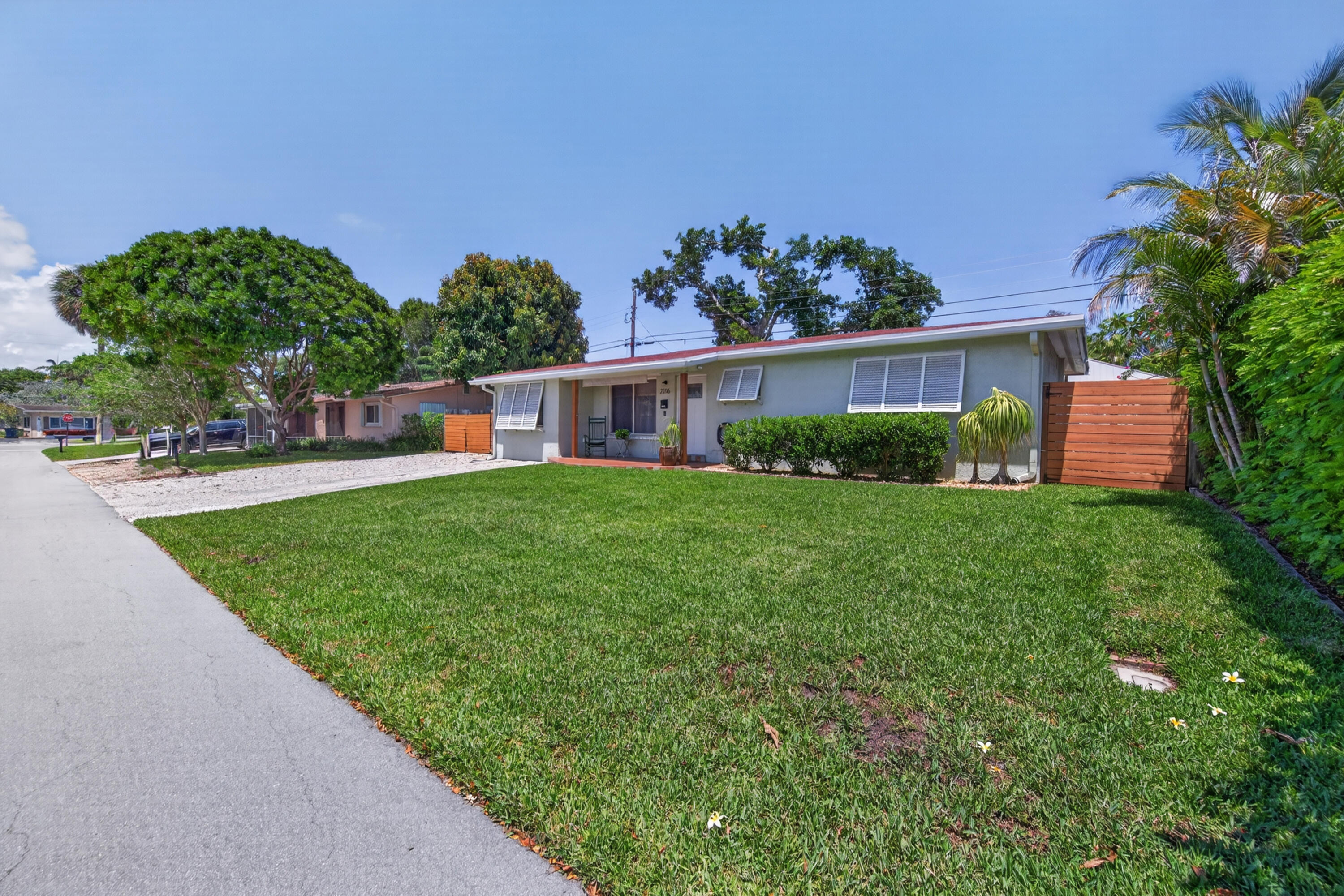 2216 NW 2nd Avenue