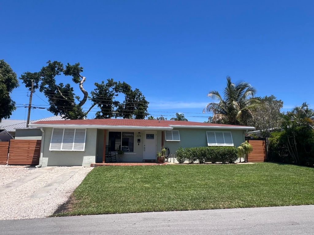 Photo of 2216 NW 2nd Avenue, Wilton Manors, FL 33311 (MLS # B26026559)