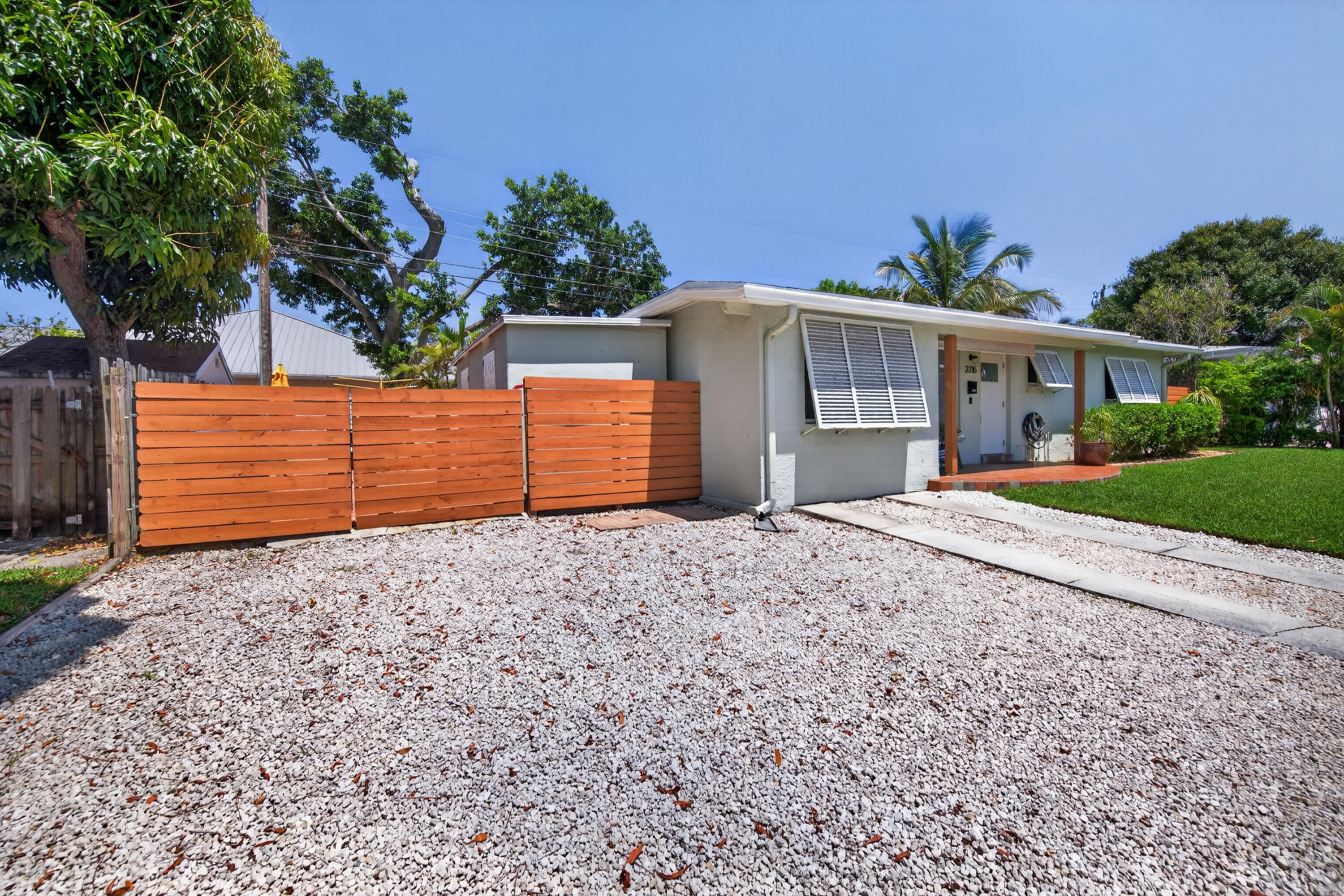 2216 NW 2nd Avenue