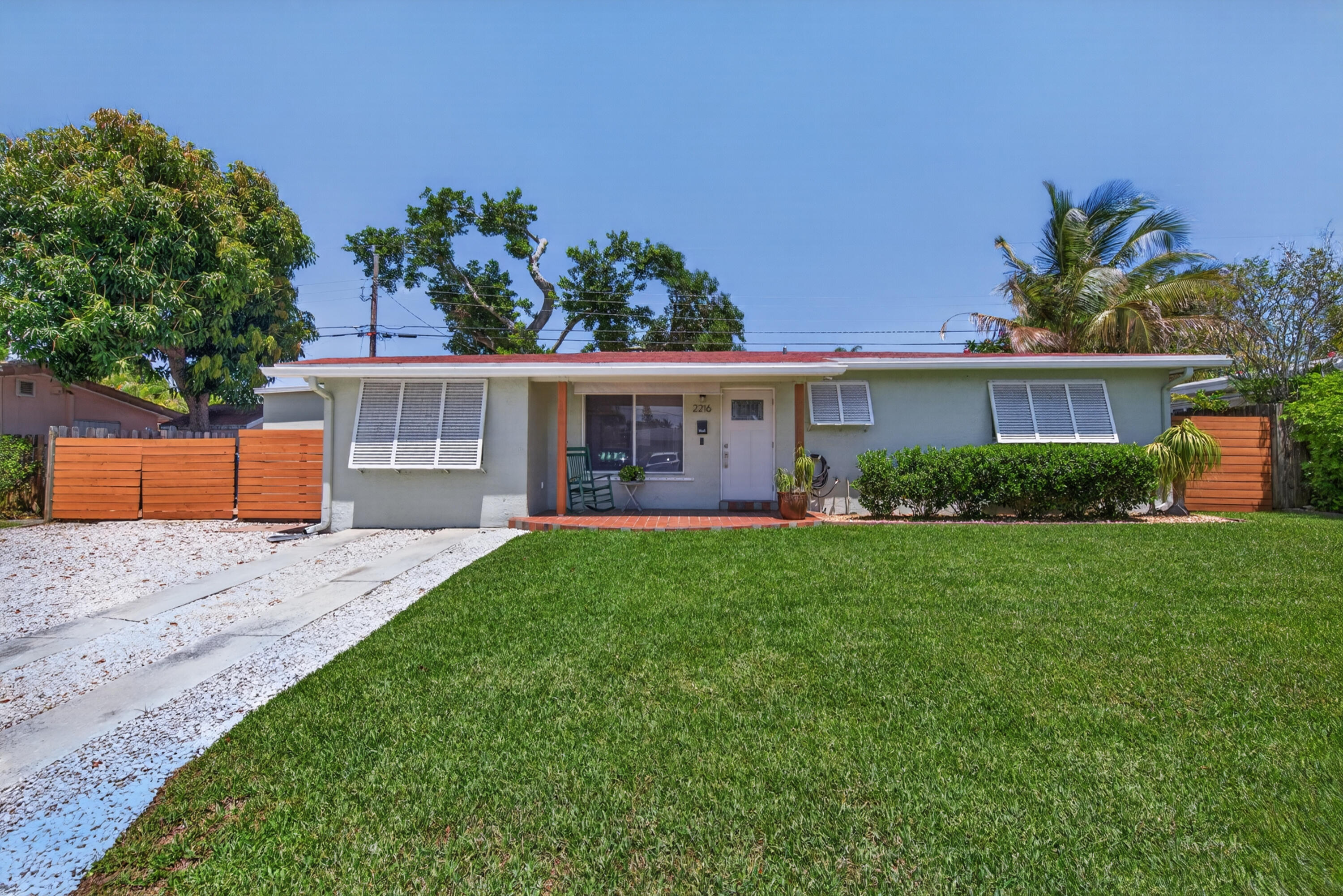 2216 NW 2nd Avenue