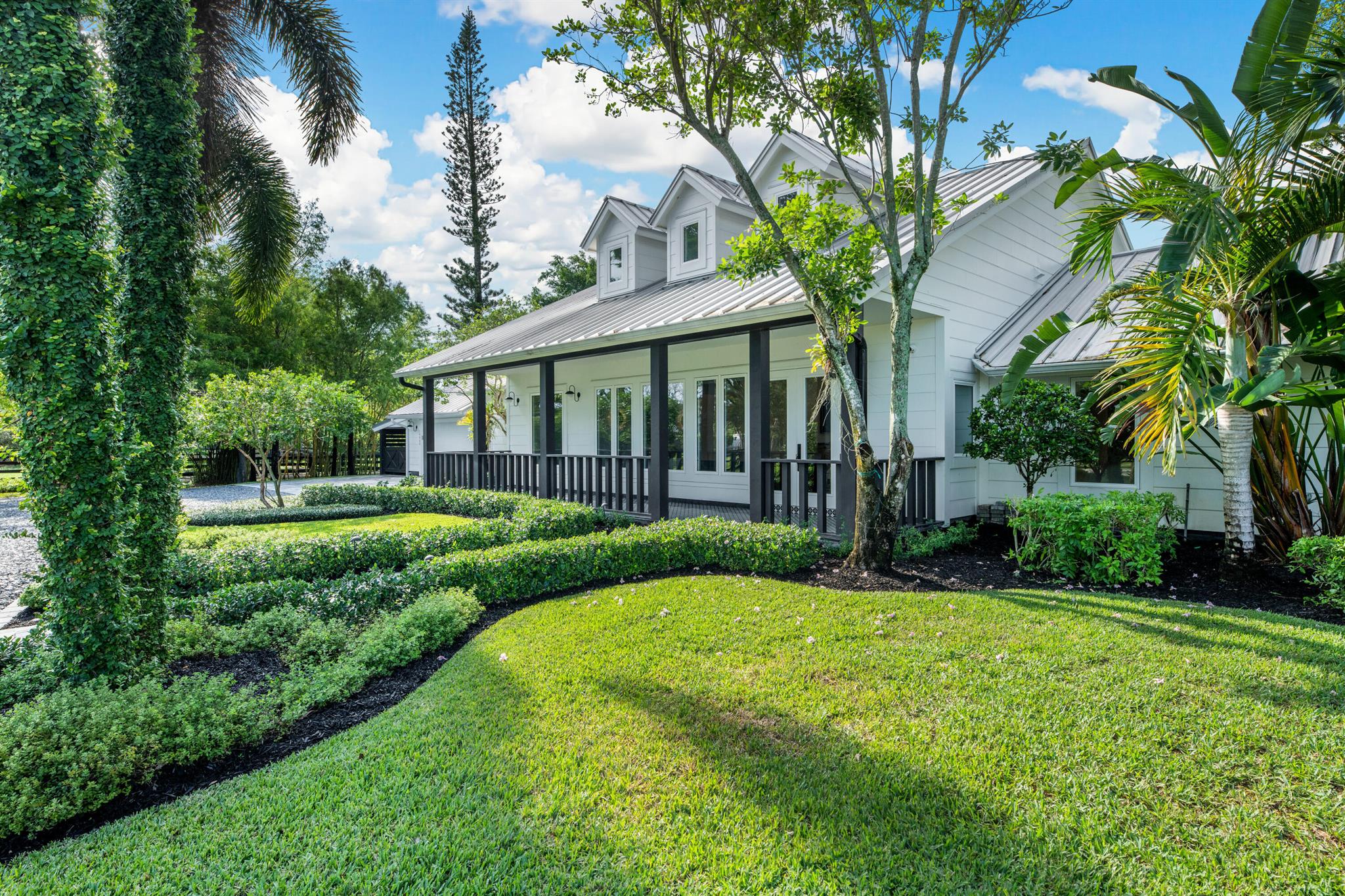 SADDLE TRAIL PARK OF WELL - Residential