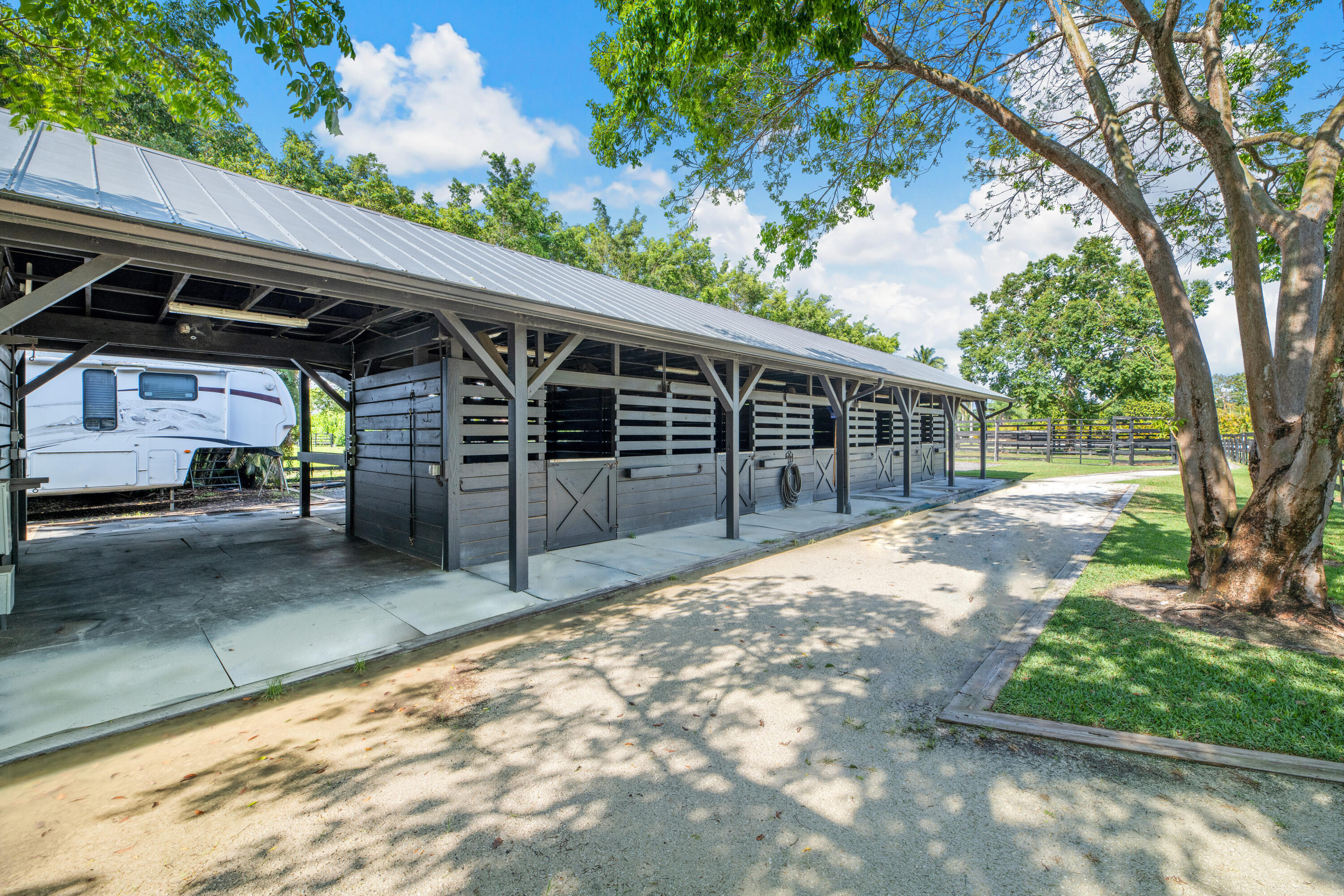SADDLE TRAIL PARK OF WELLINGTON - Residential