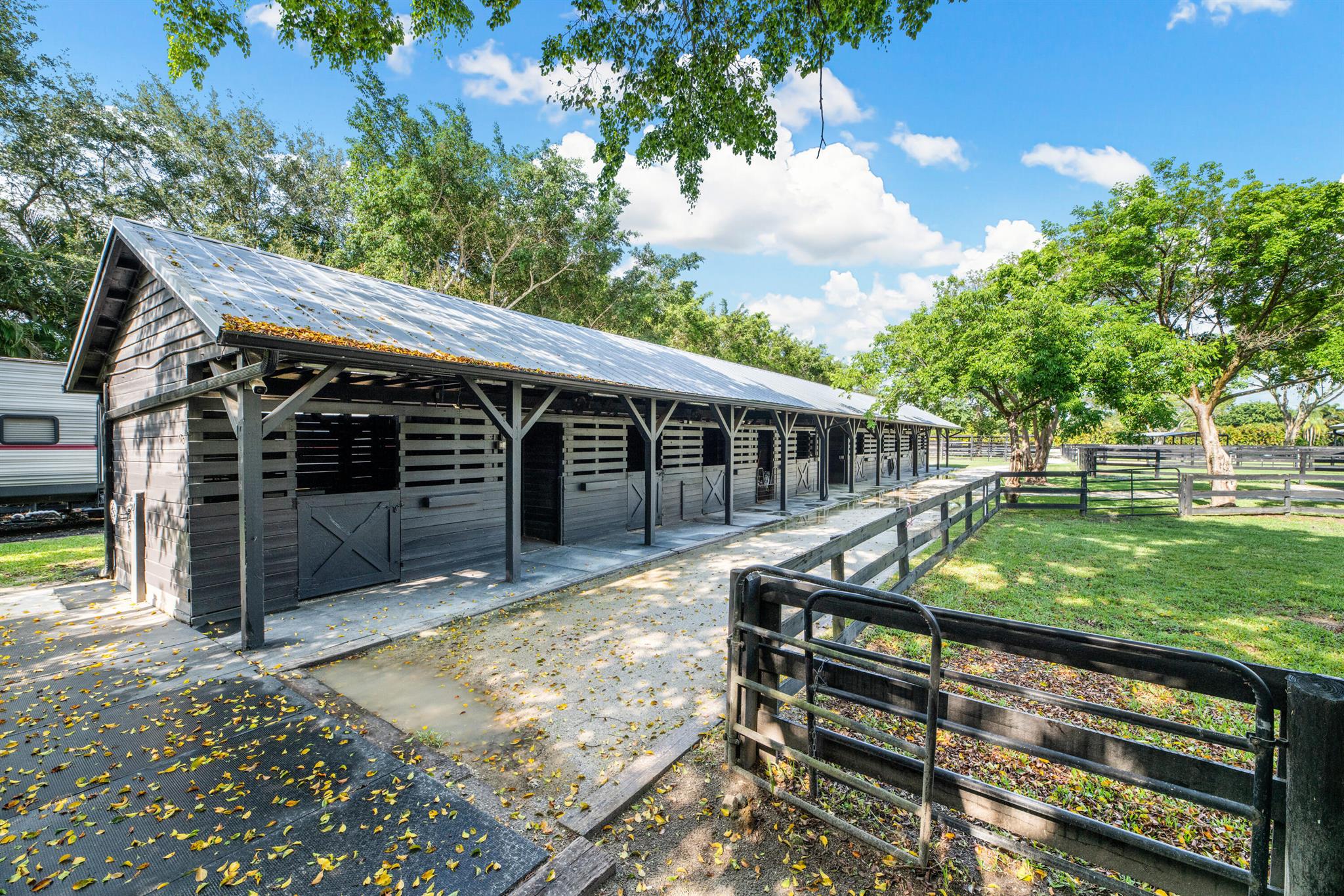 SADDLE TRAIL PARK OF WELL - Residential
