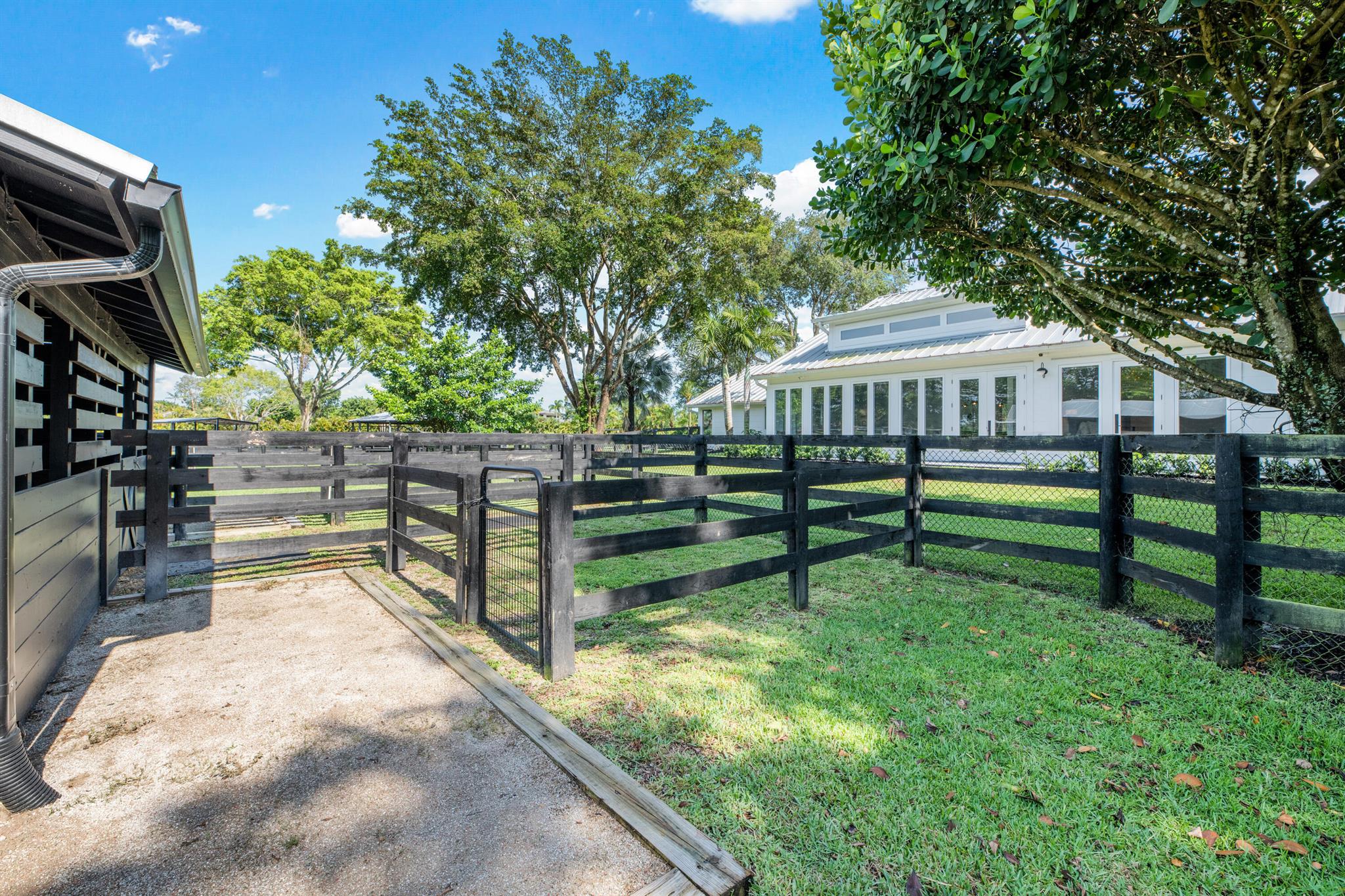 SADDLE TRAIL PARK OF WELL - Residential