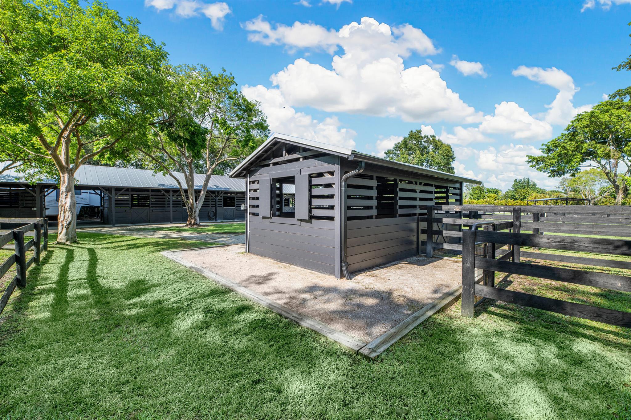 SADDLE TRAIL PARK OF WELL - Residential