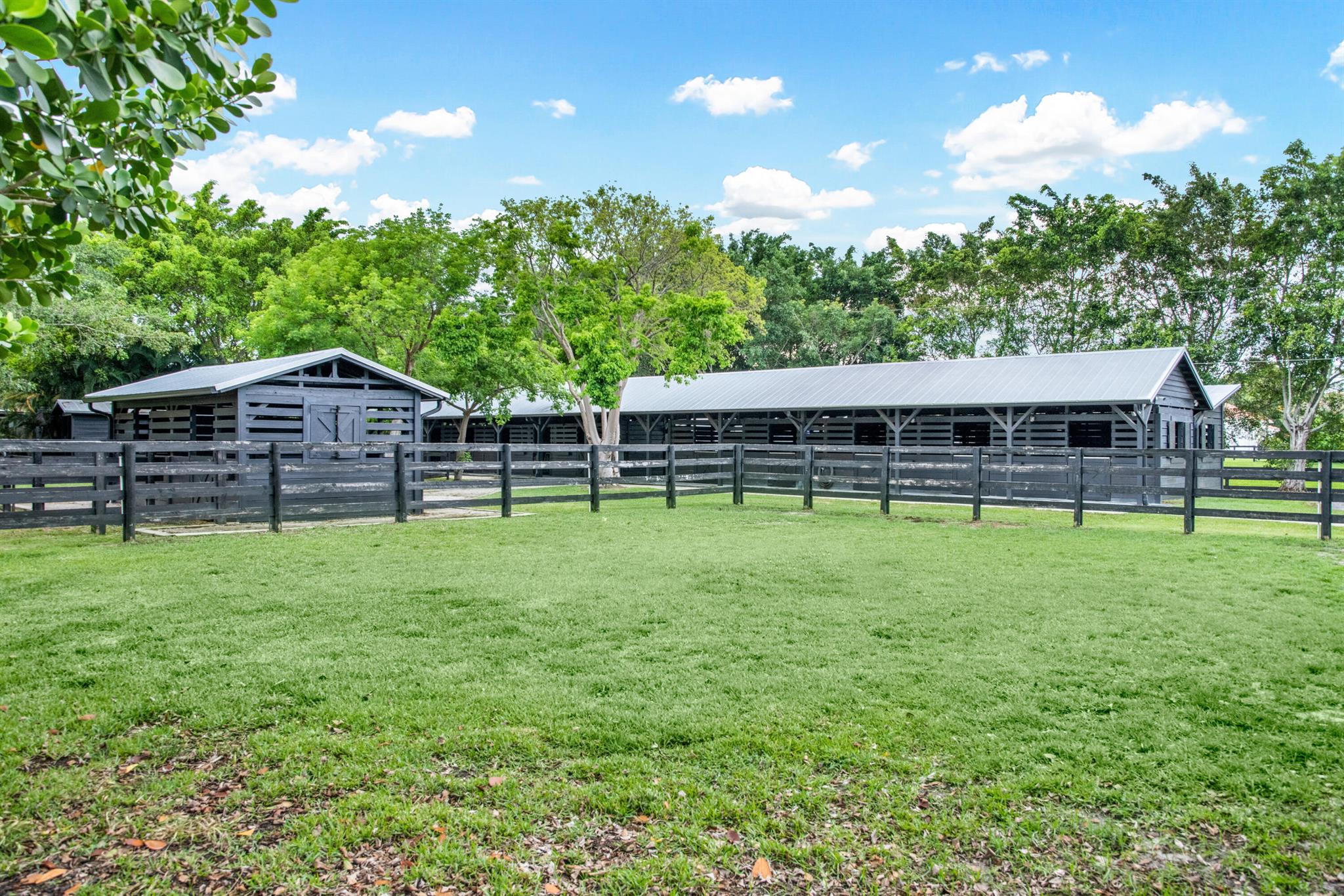 SADDLE TRAIL PARK OF WELL - Residential