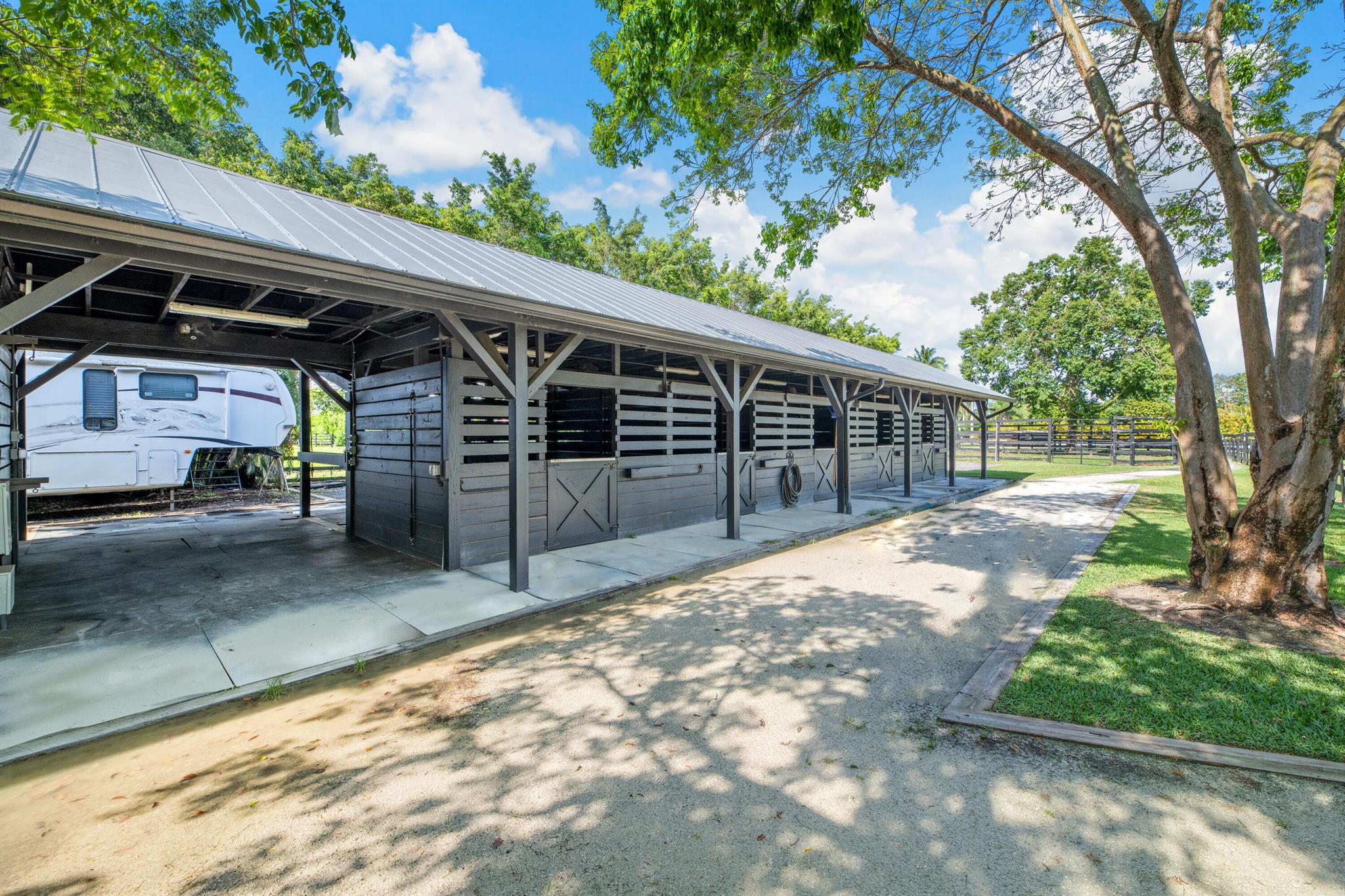 SADDLE TRAIL PARK OF WELL - Residential