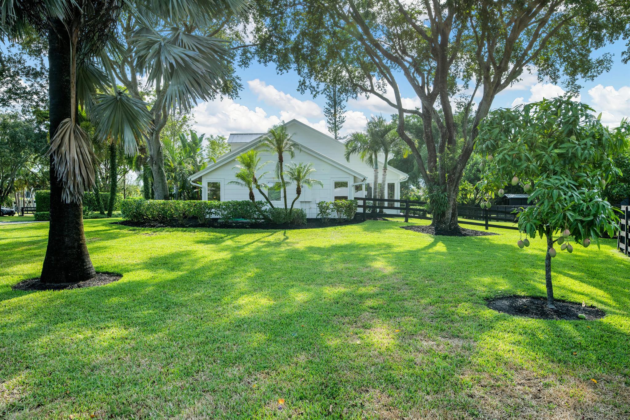 SADDLE TRAIL PARK OF WELL - Residential