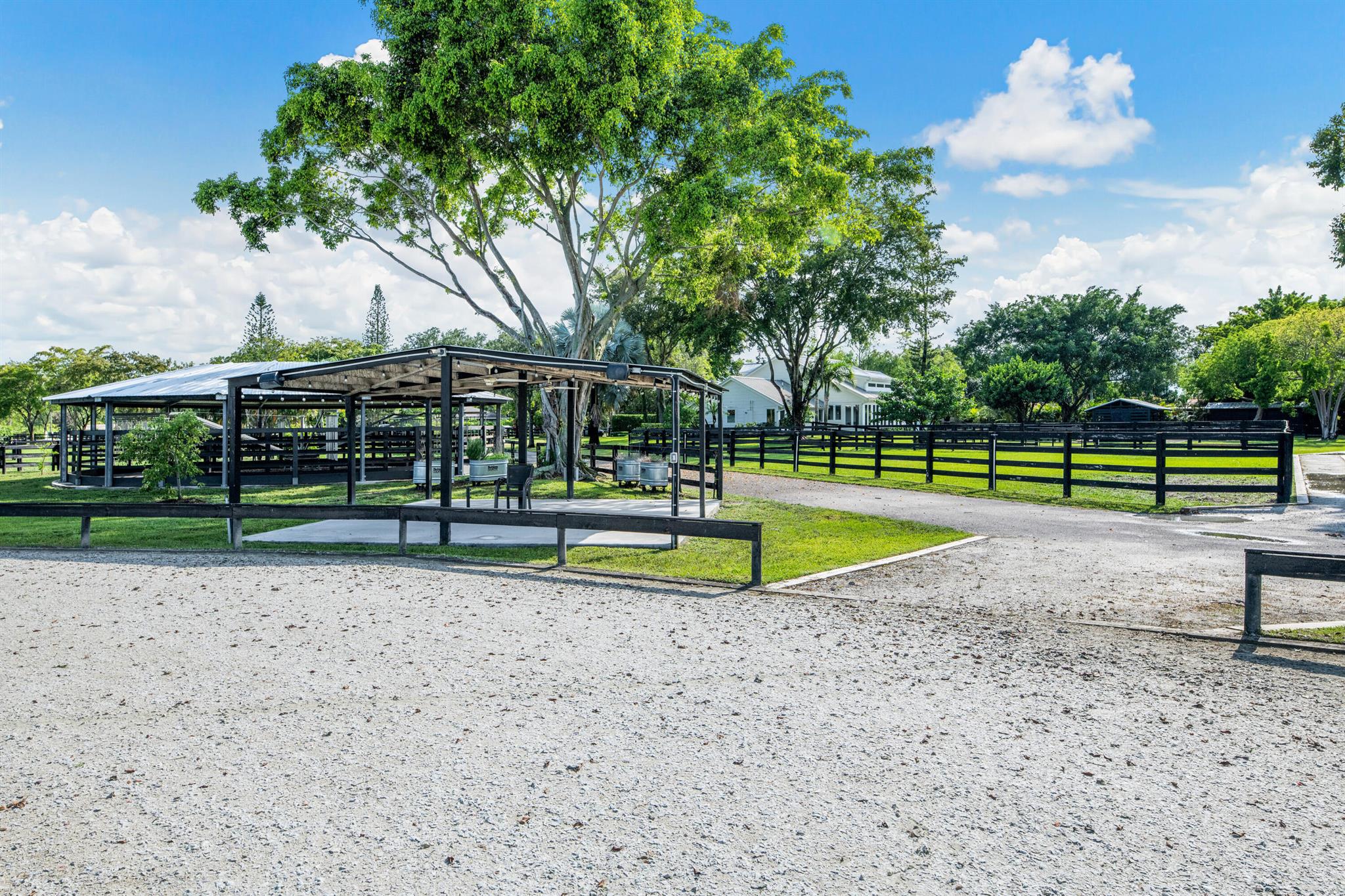 SADDLE TRAIL PARK OF WELL - Residential