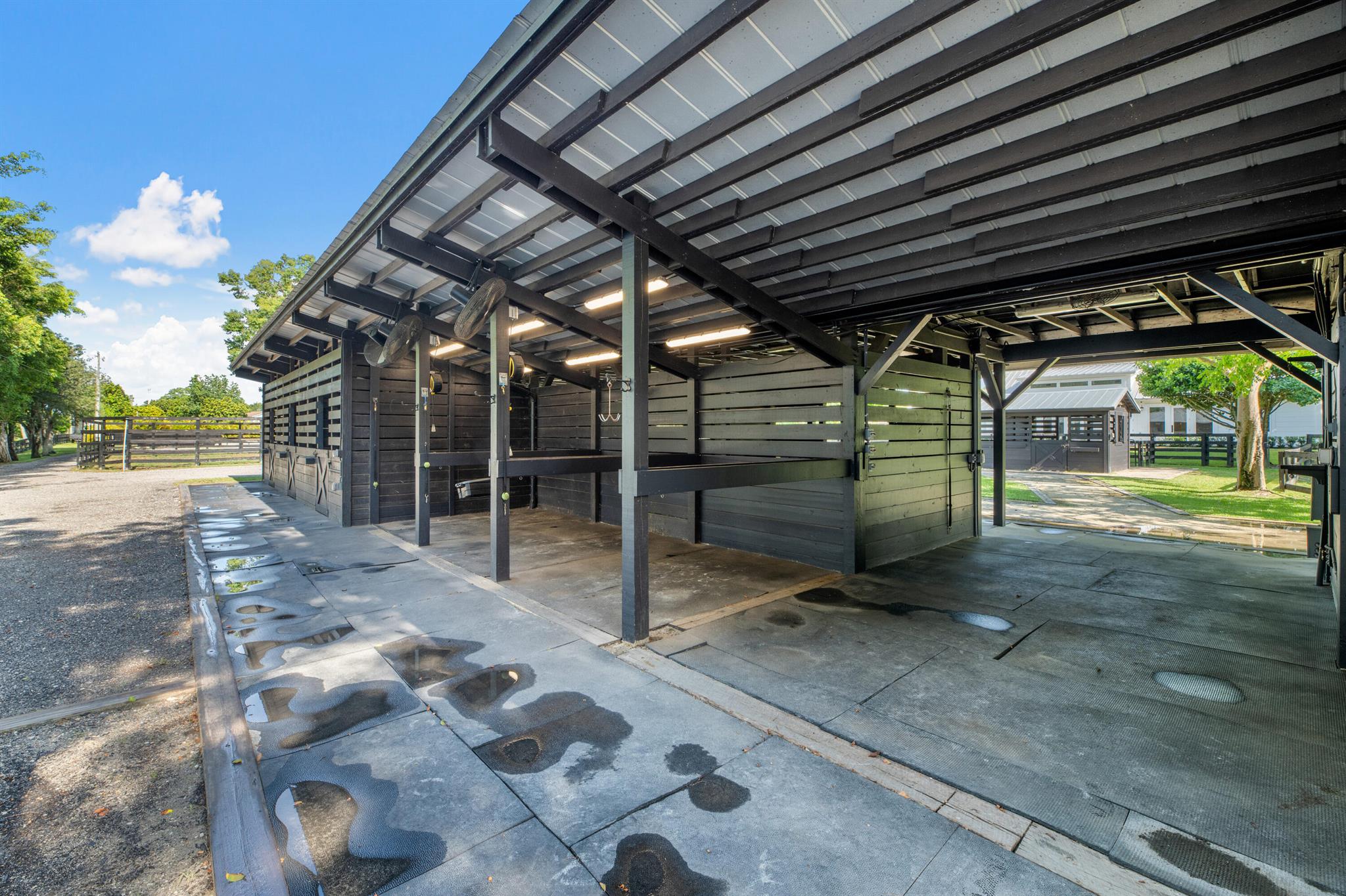 SADDLE TRAIL PARK OF WELL - Residential