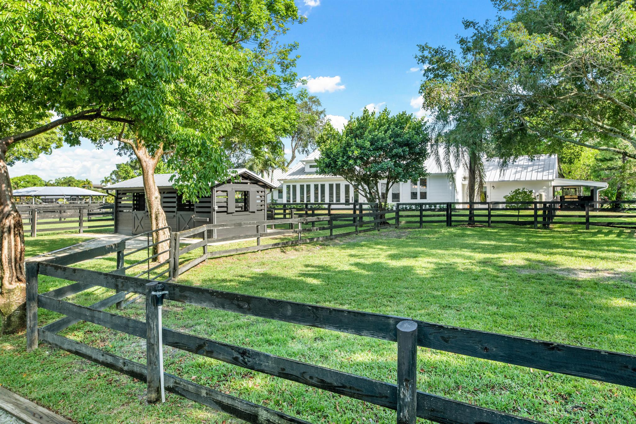 SADDLE TRAIL PARK OF WELL - Residential